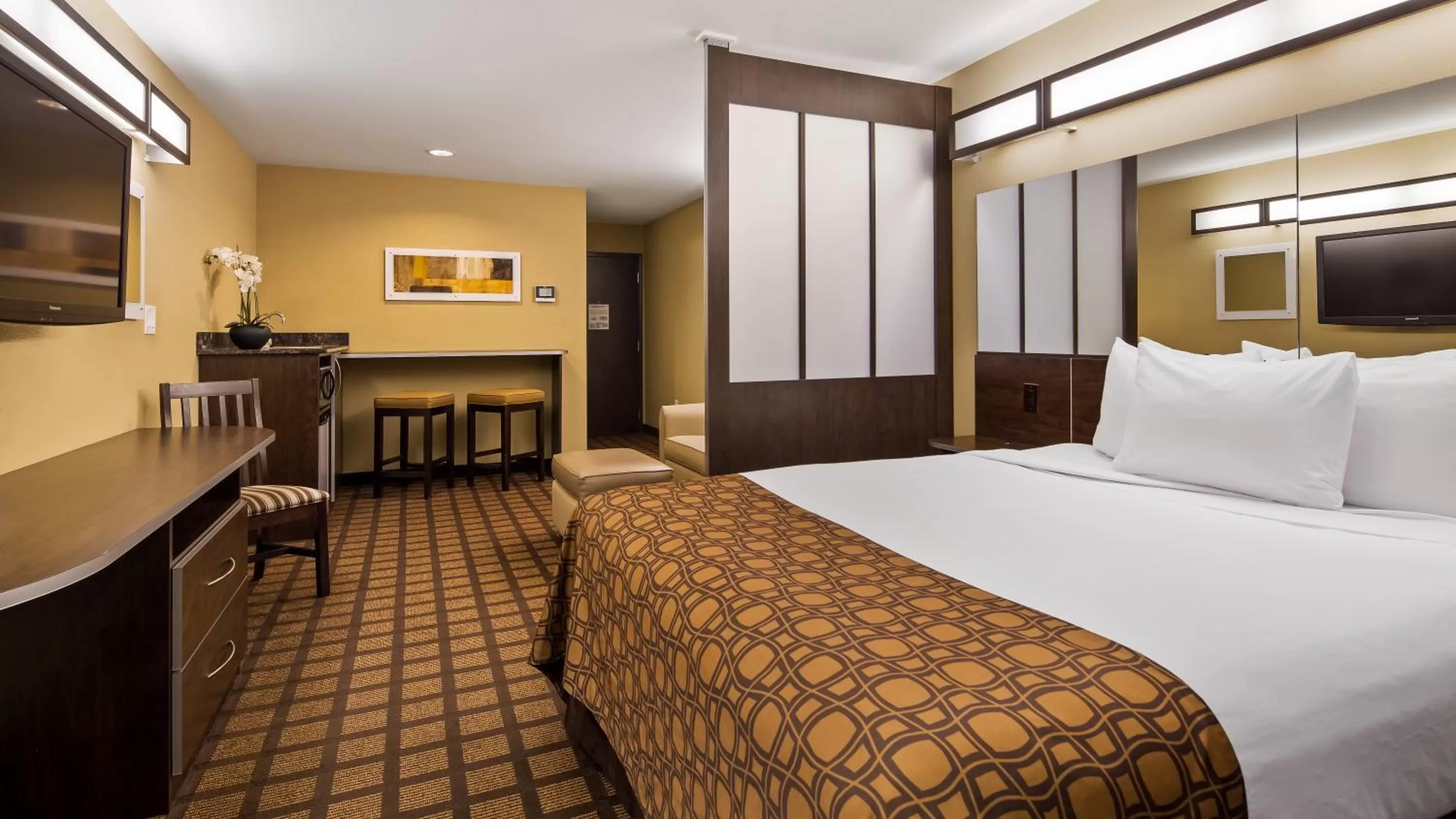 Bed in Microtel Inn & Suites by Wyndham Round Rock