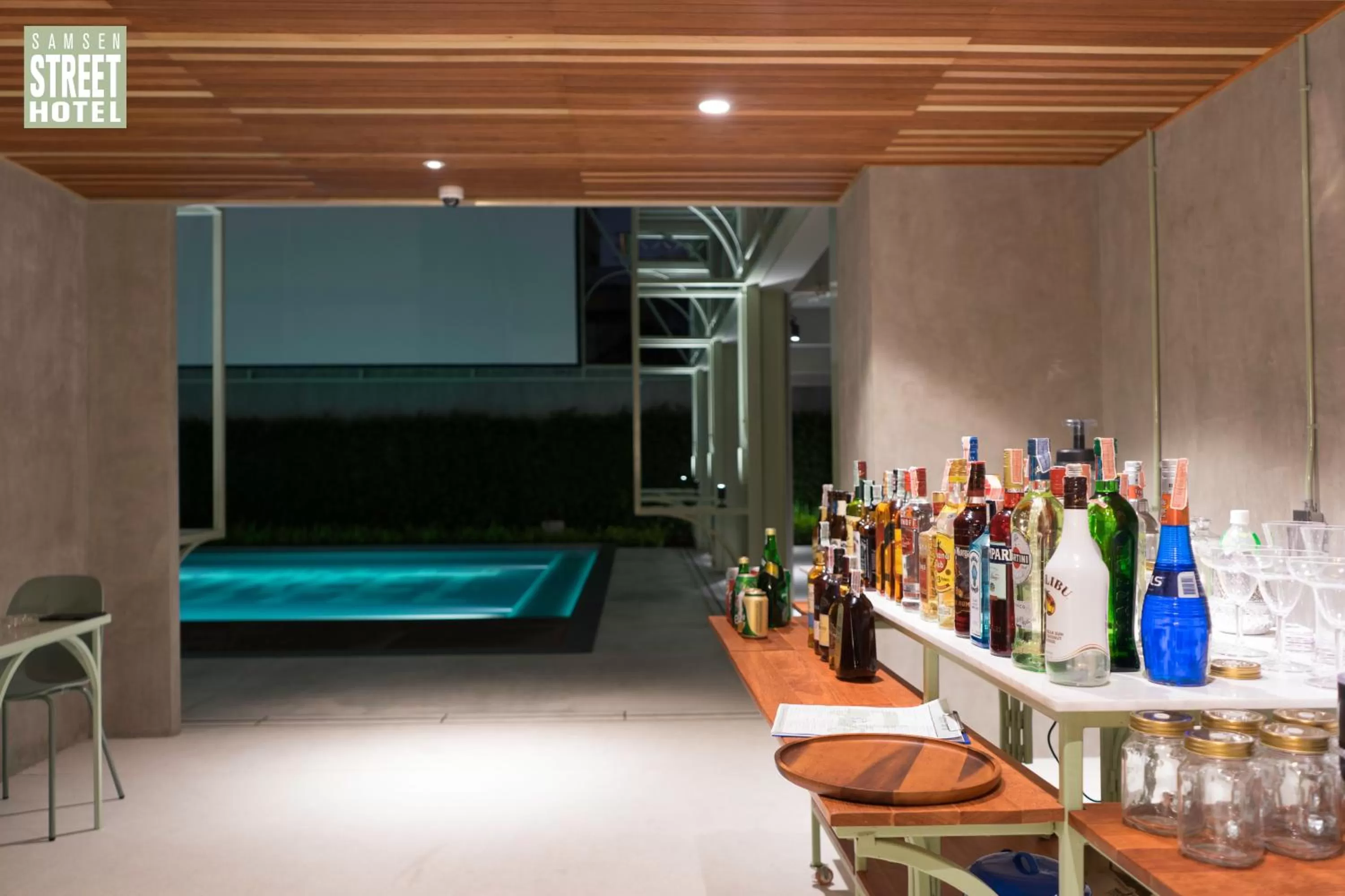 Alcoholic drinks in Samsen Street Hotel