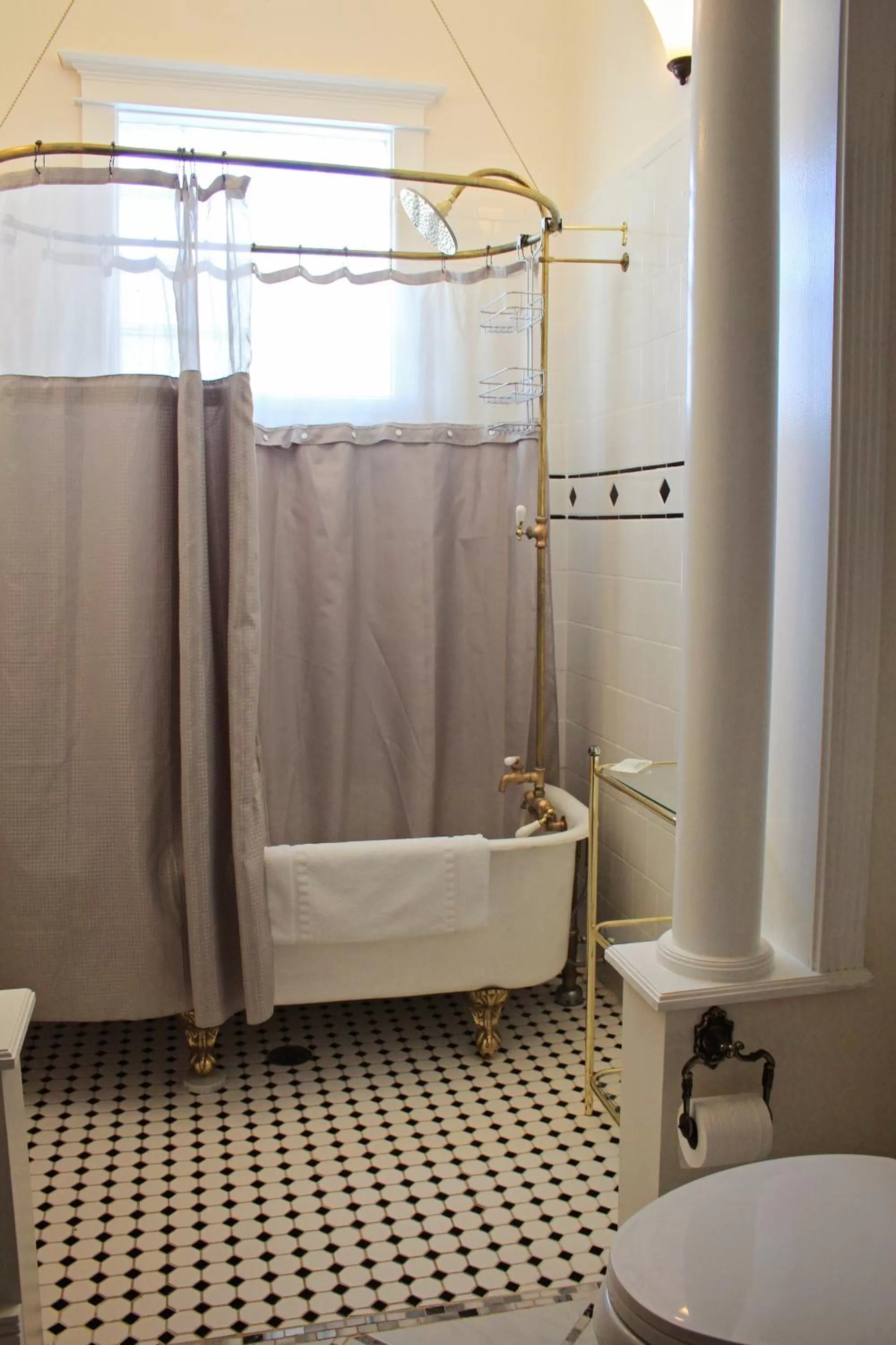 Bathroom in Bowen Motel