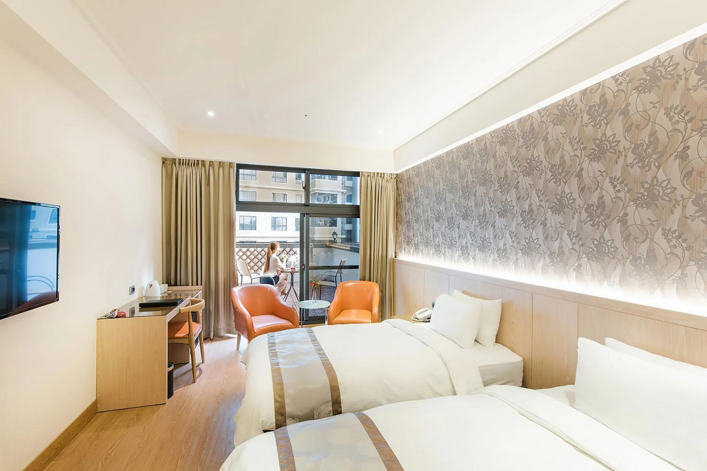 Photo of the whole room, Bed in HE TI Hotel