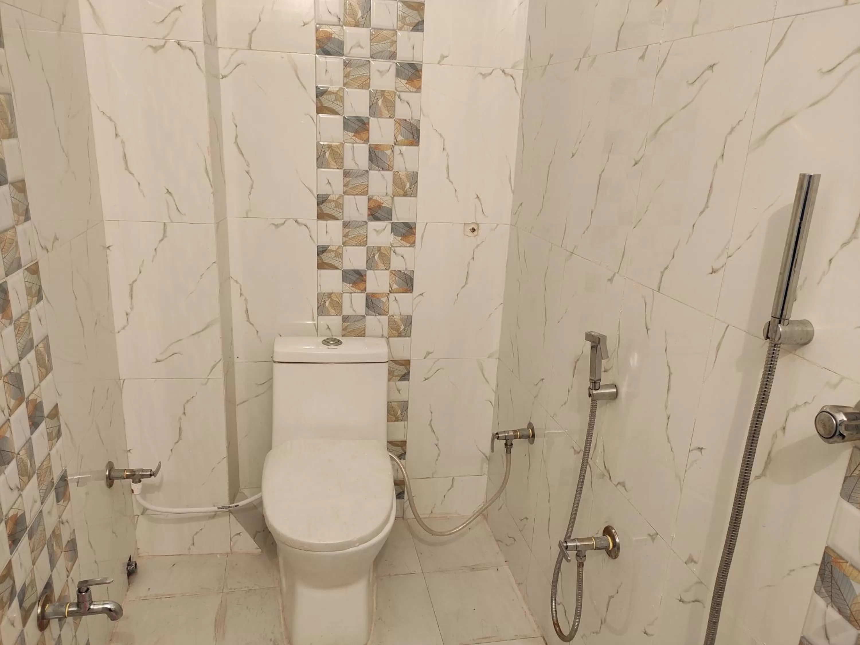 HOTEL CENTRAL SQUARE "A Couple Friendly Hotel"