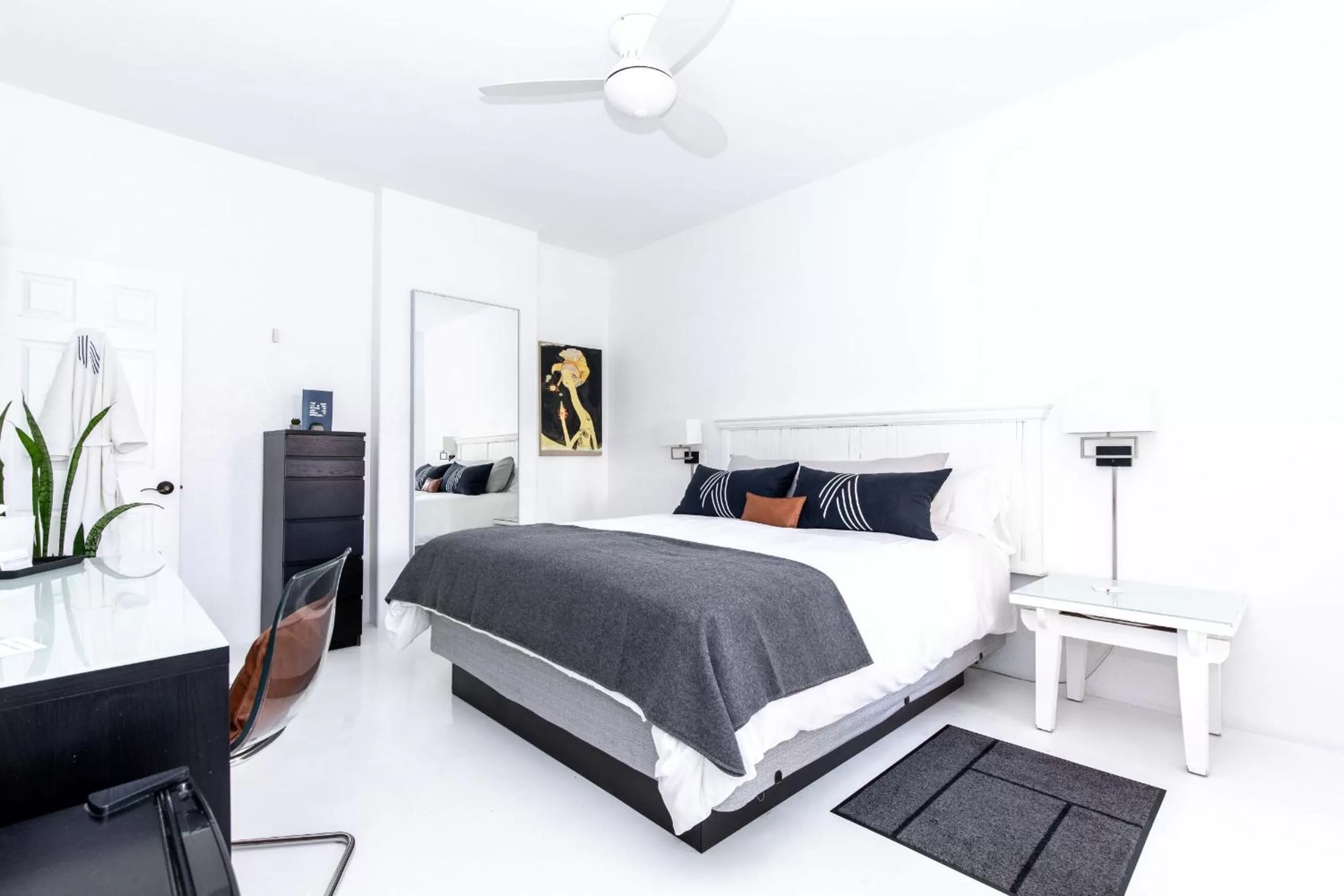 Bed in Alcazar Palm Springs