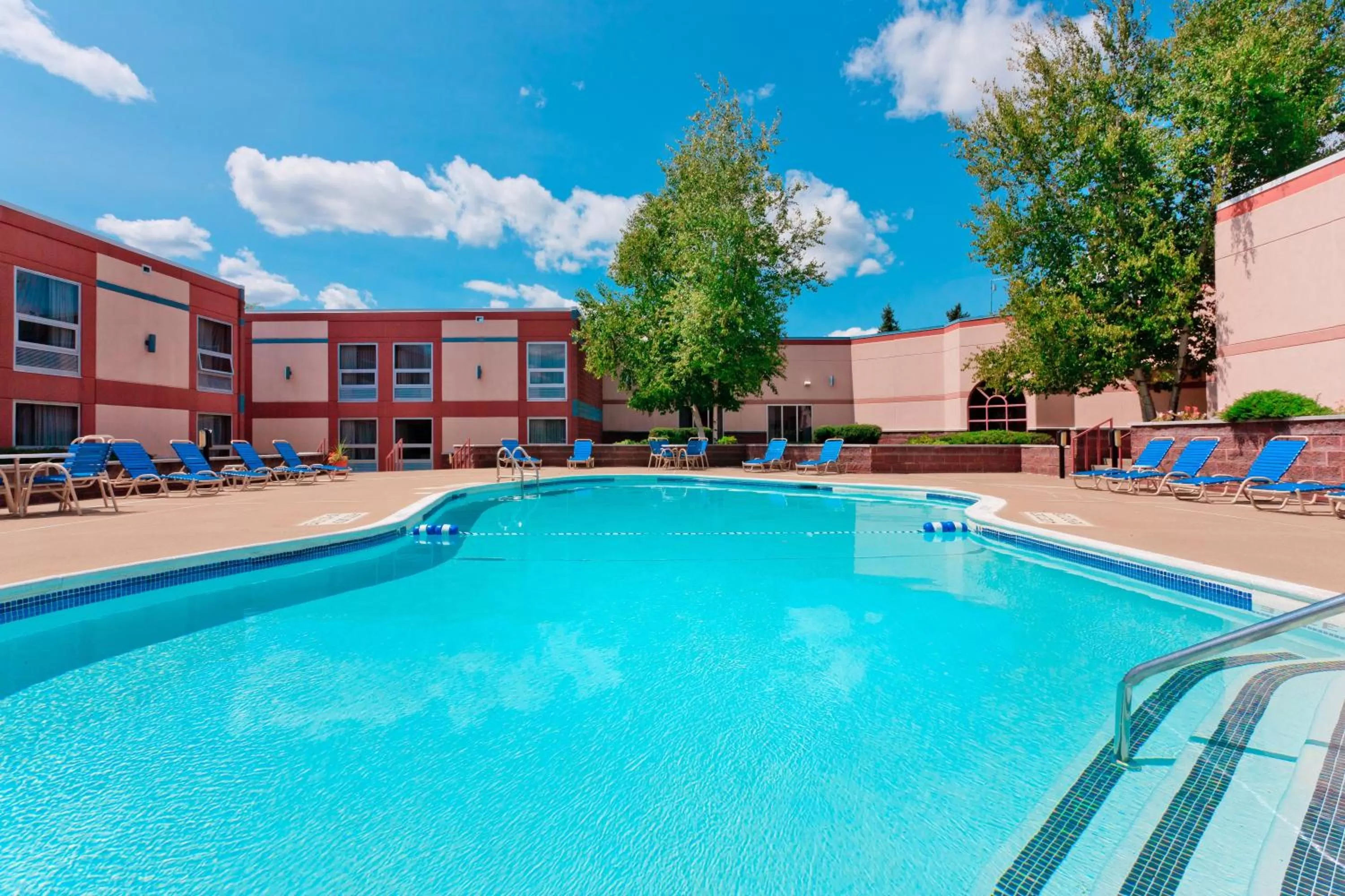 Swimming pool in Burrstone Inn, an Ascend Collection Hotel