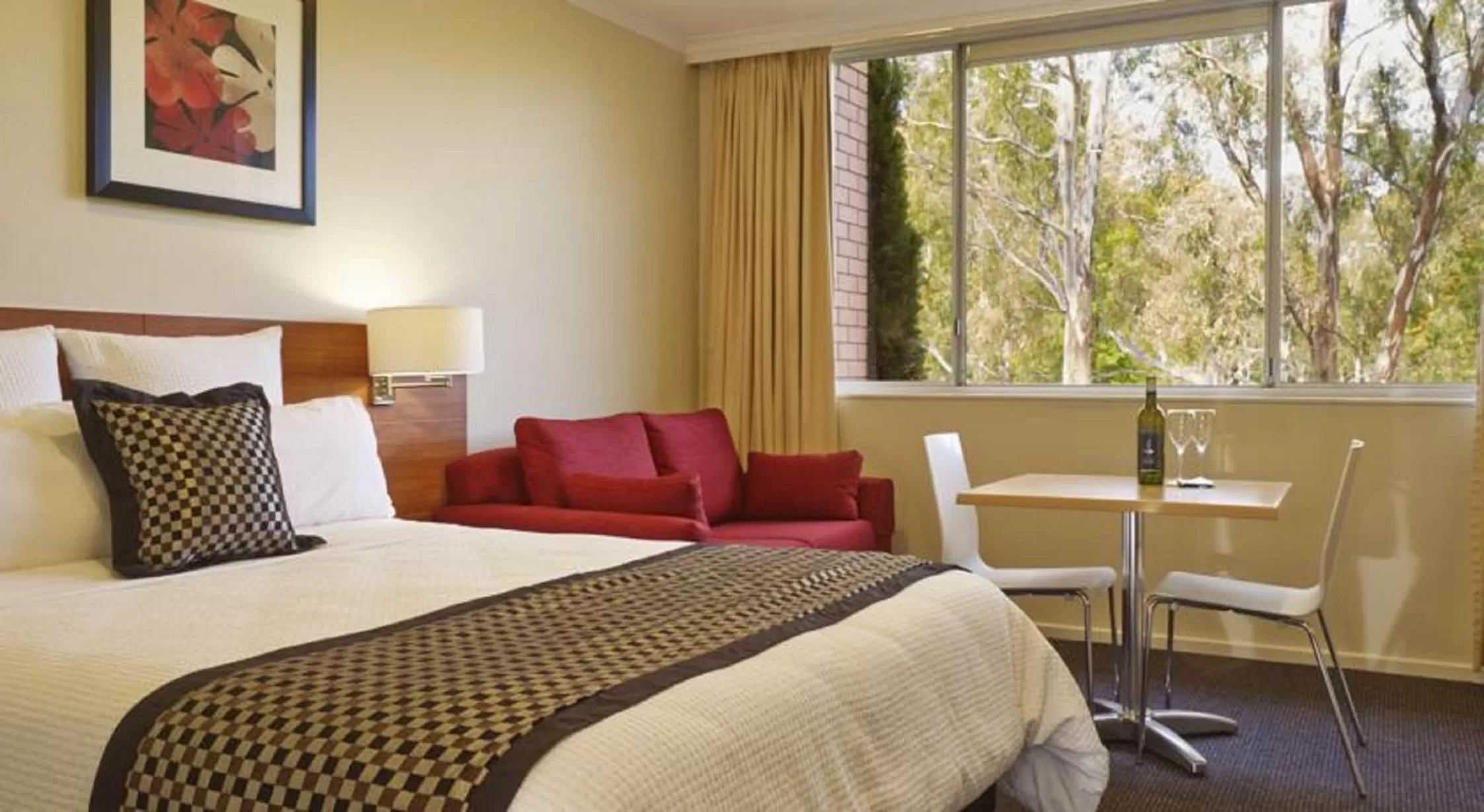 Bedroom, Bed in Parkview Motor Inn and Apartments