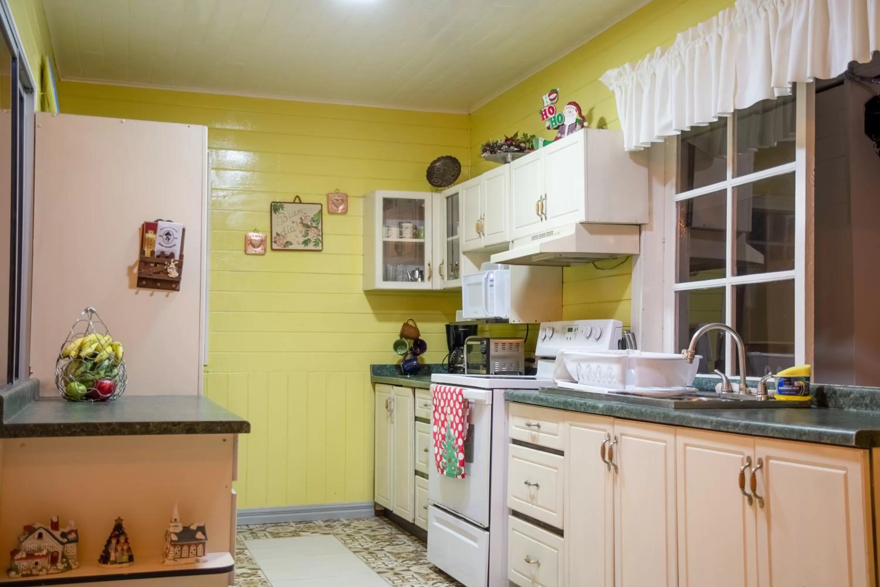 Kitchen/Kitchenette in Alice y Juancito Boutique Hotel
