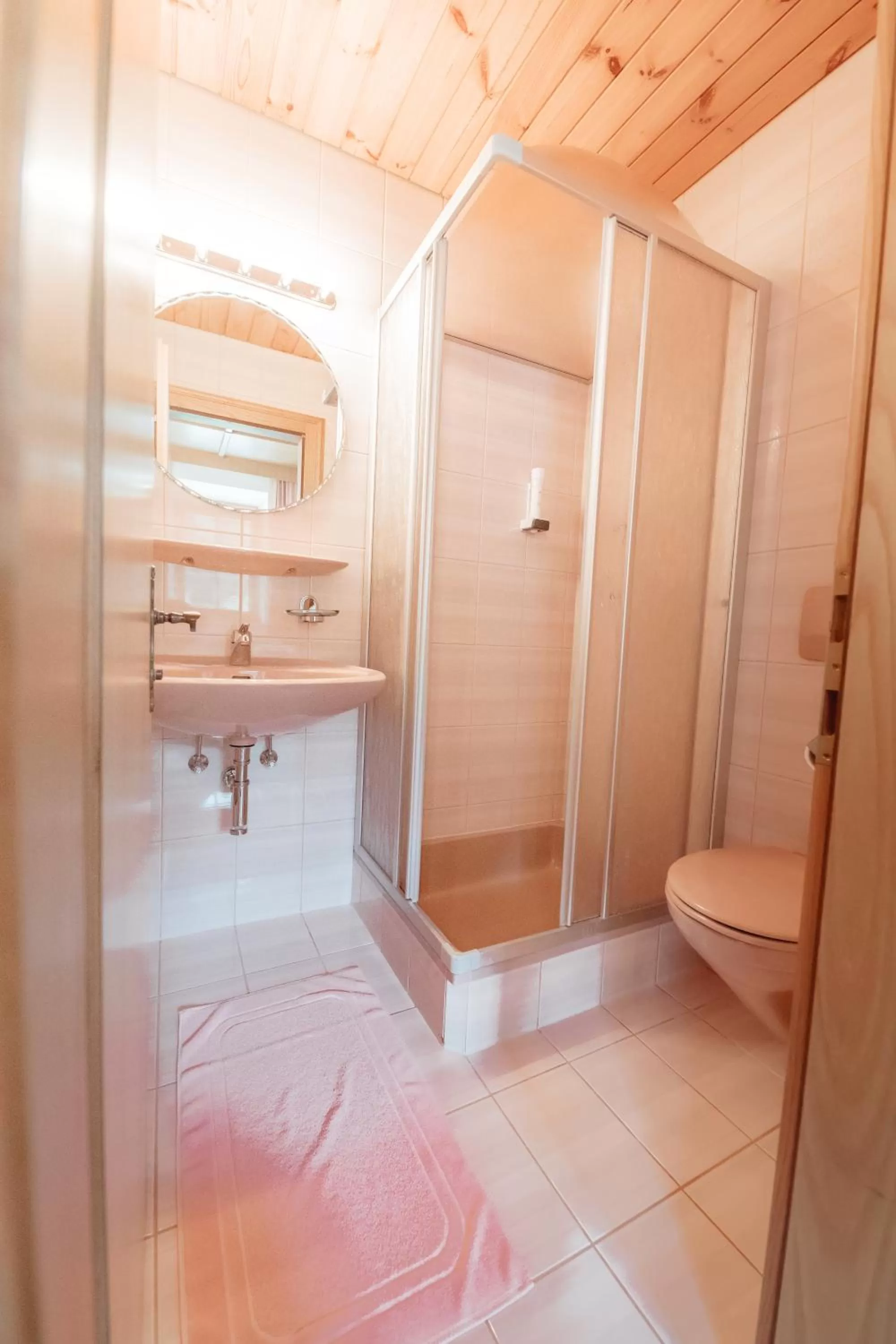 Bathroom in Zimmer & Ferienwohnungen Dandler