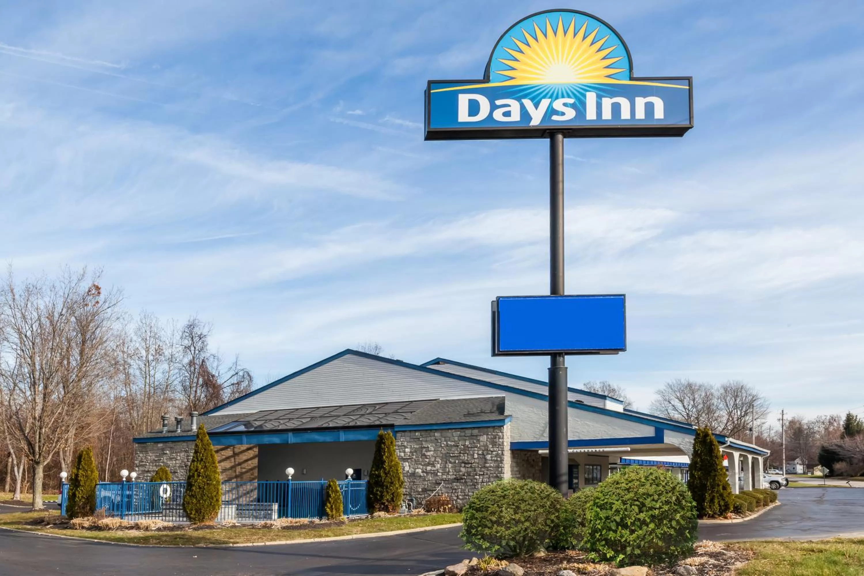 Property building in Days Inn by Wyndham Kent - Akron