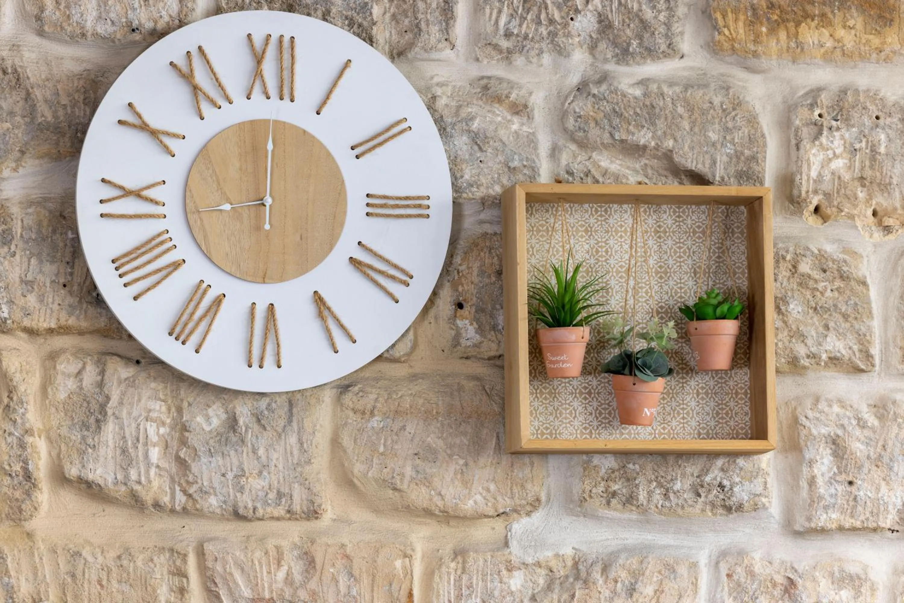 Decorative detail in Le Regent Montmartre by Hiphophostels