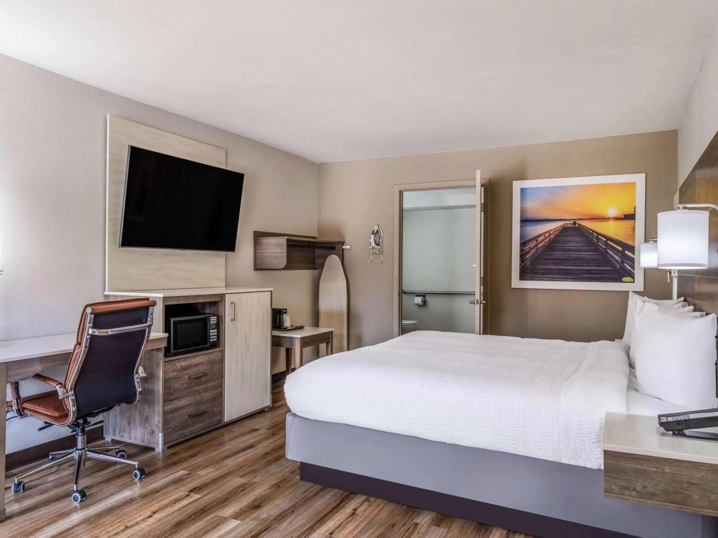 Photo of the whole room, Bed in Days Inn by Wyndham Clemson