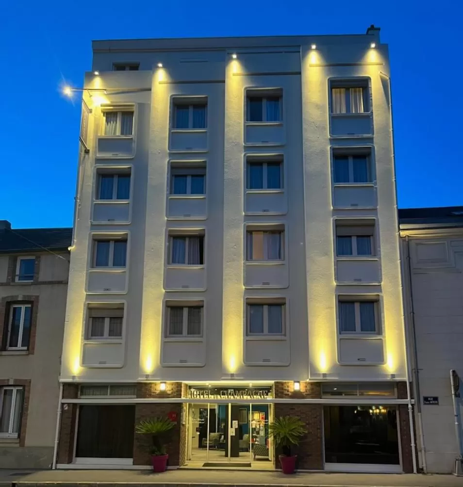 Property building in Hotel de Champagne