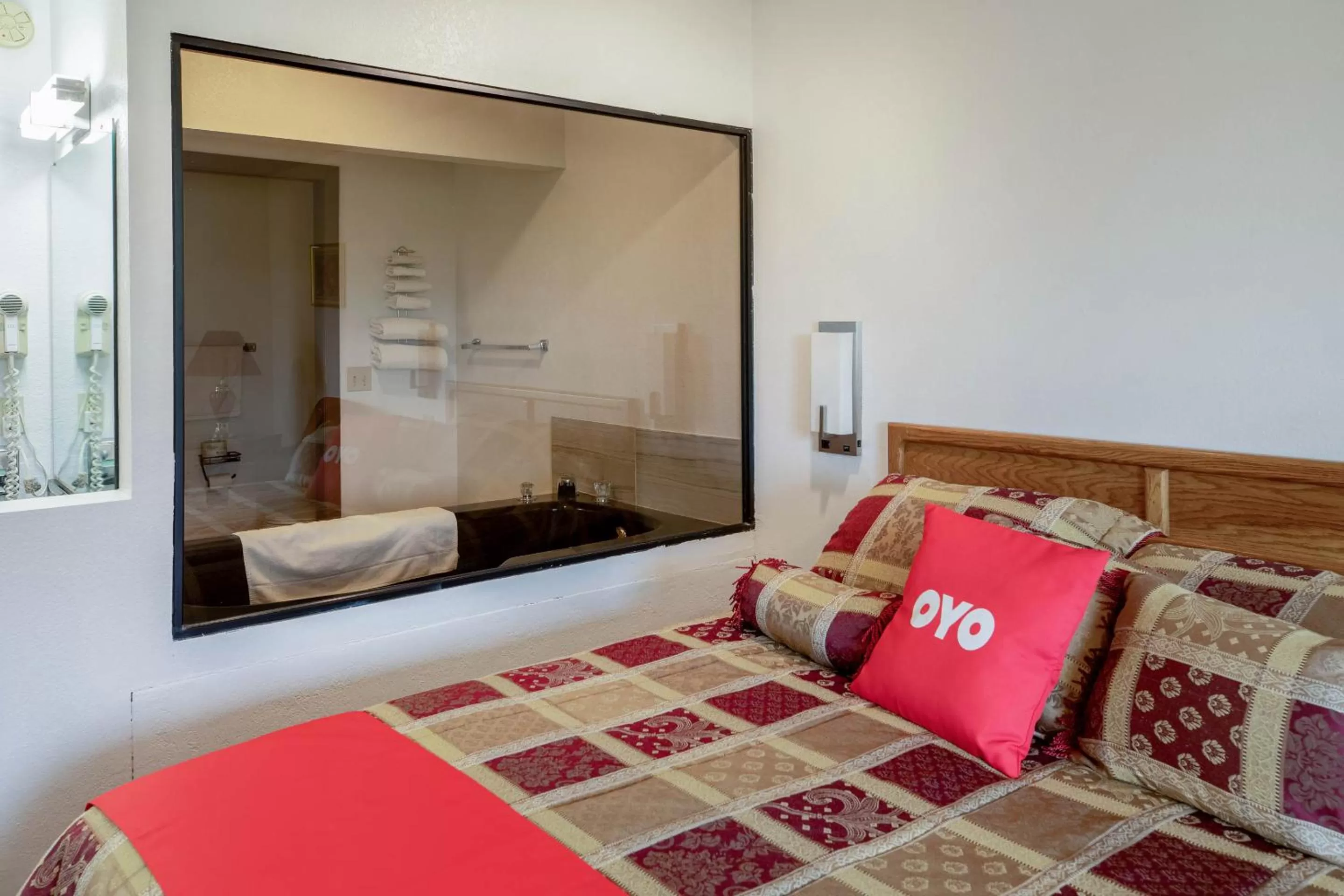 Bedroom in OYO Hotel Chesaning Route 52 & Hwy 57