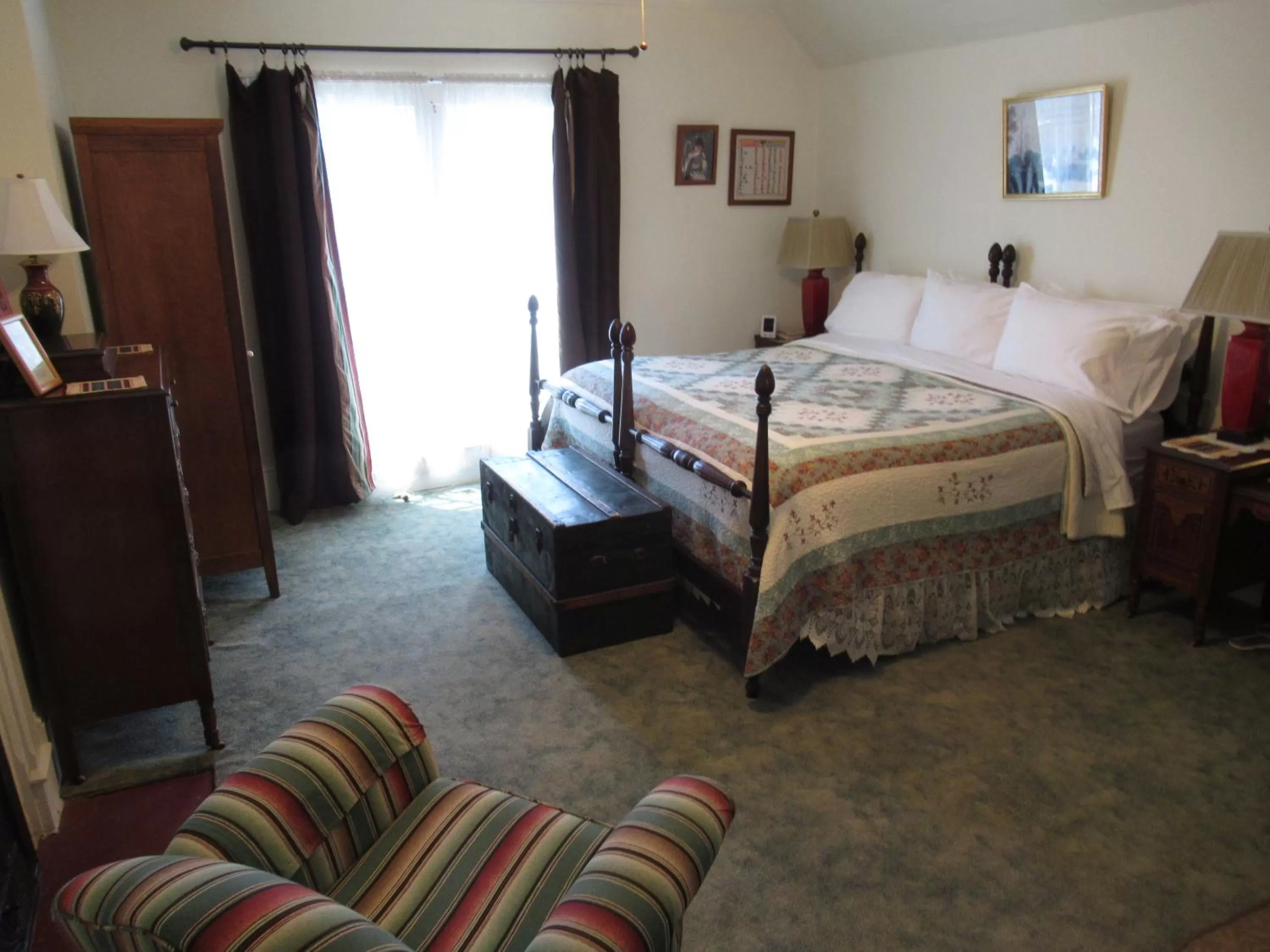 Bed in Carrier Houses Bed & Breakfast