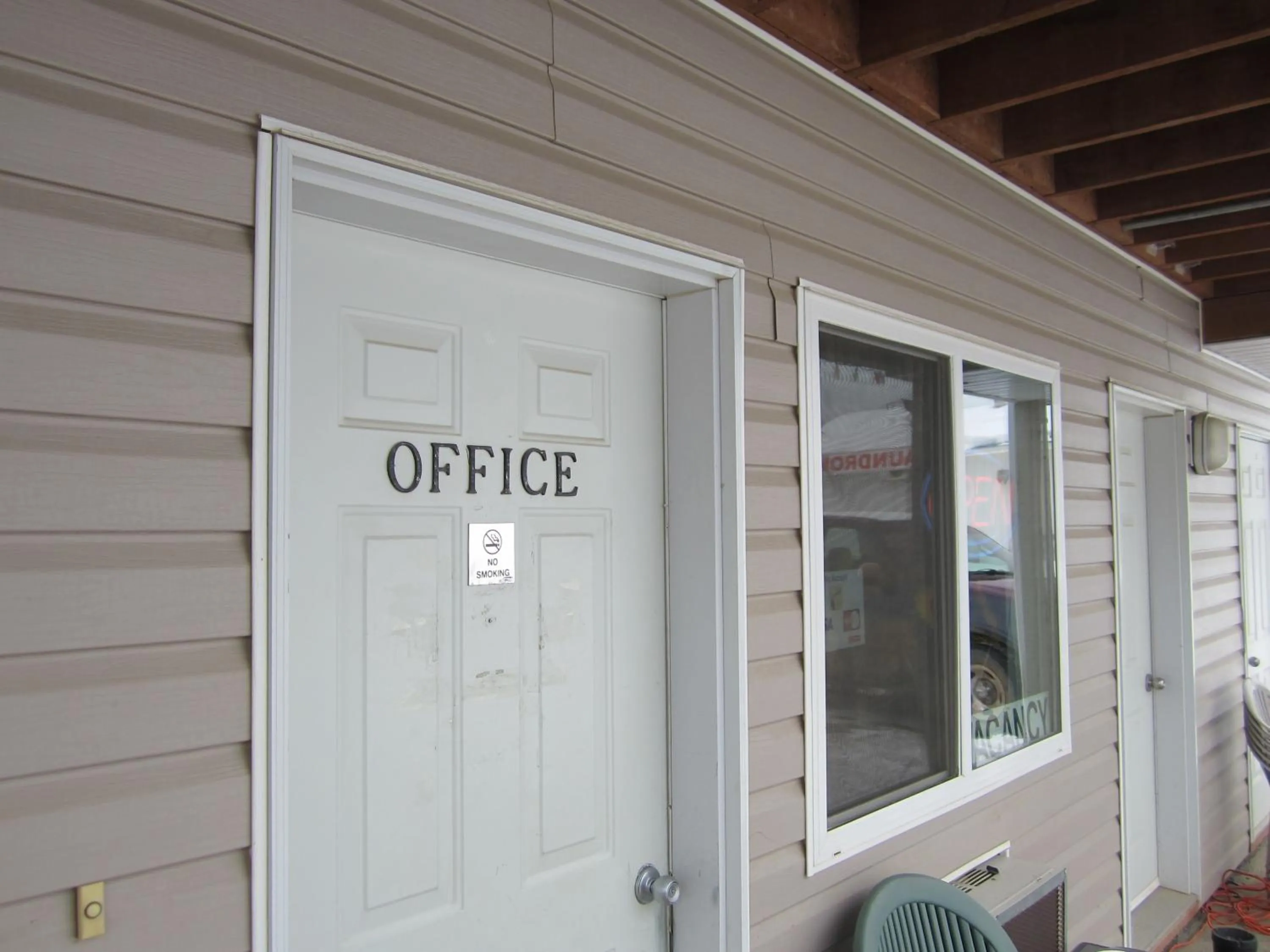 Facade/entrance in Kacee's Northern Suites