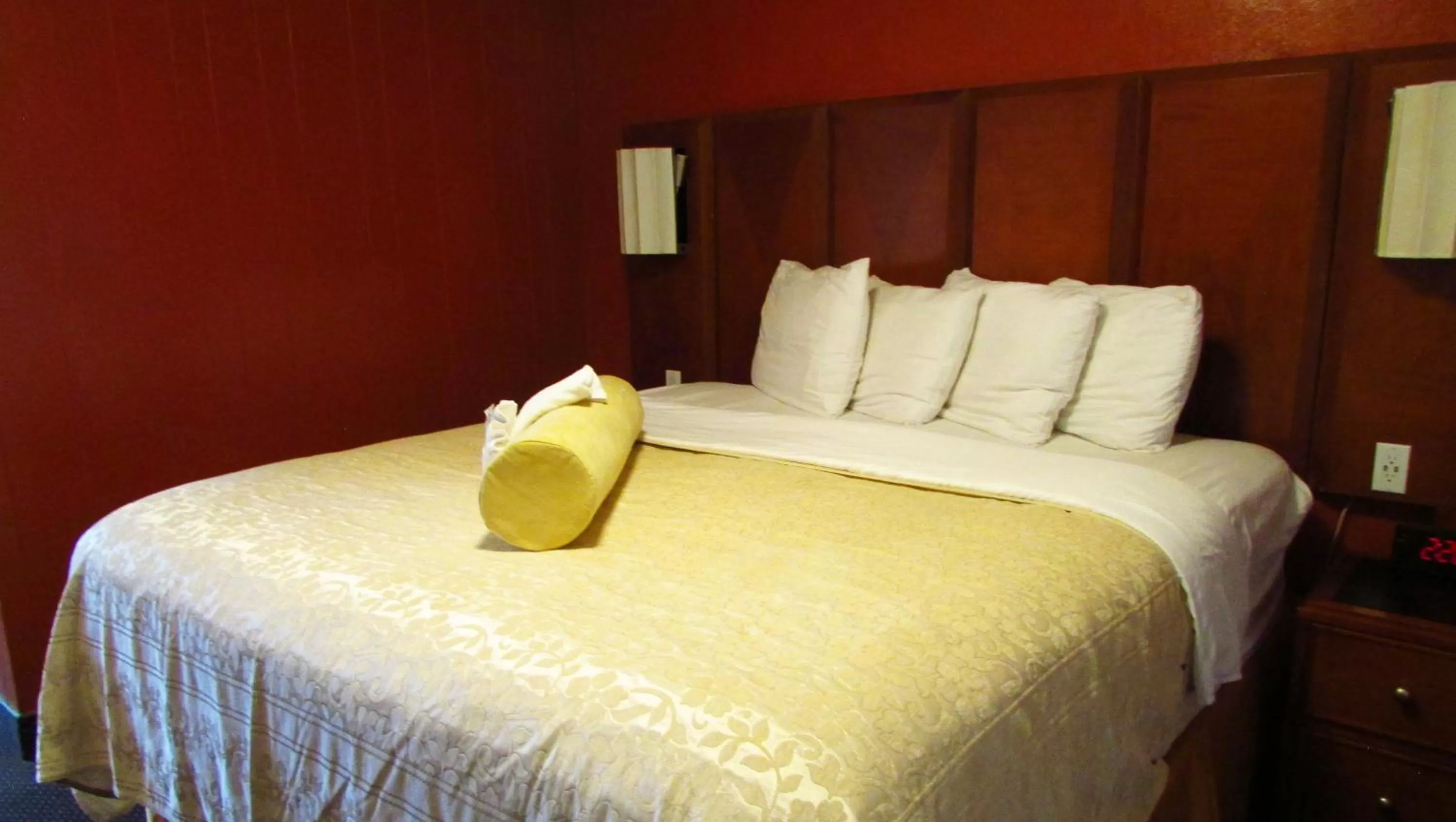 Bedroom, Bed in Mountain Star Inn