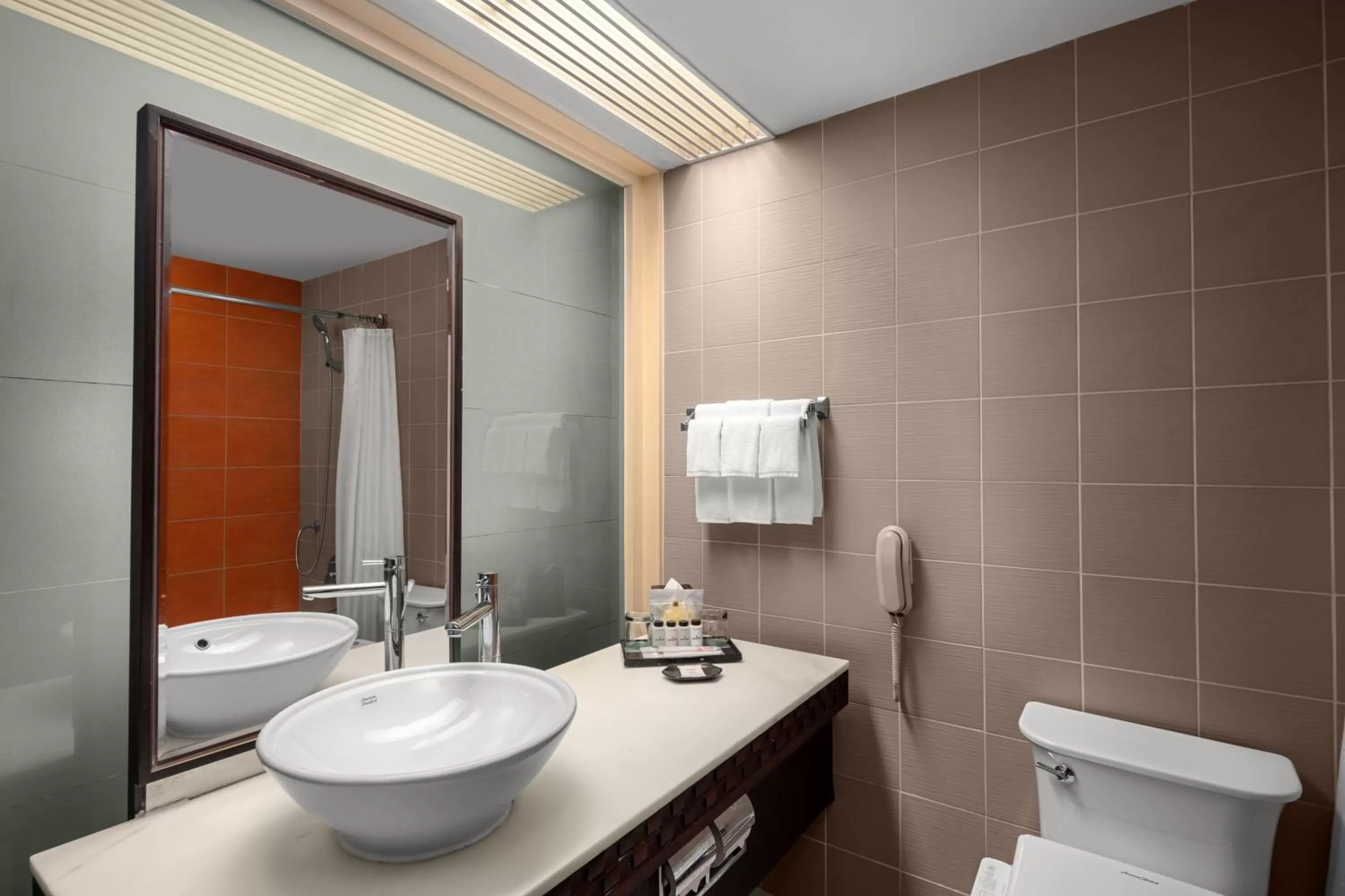 Toilet in RIHGA Royal Laguna Guam Resort