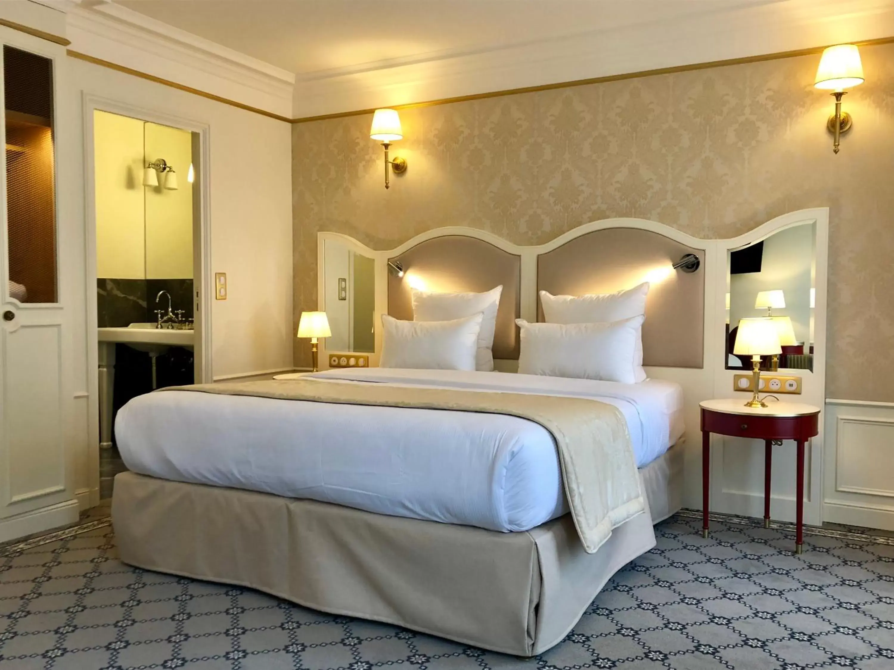 Deluxe Double or Twin Room in Hôtel Mayfair Paris Deluxe Double or Twin Room in Hôtel Mayfair Paris