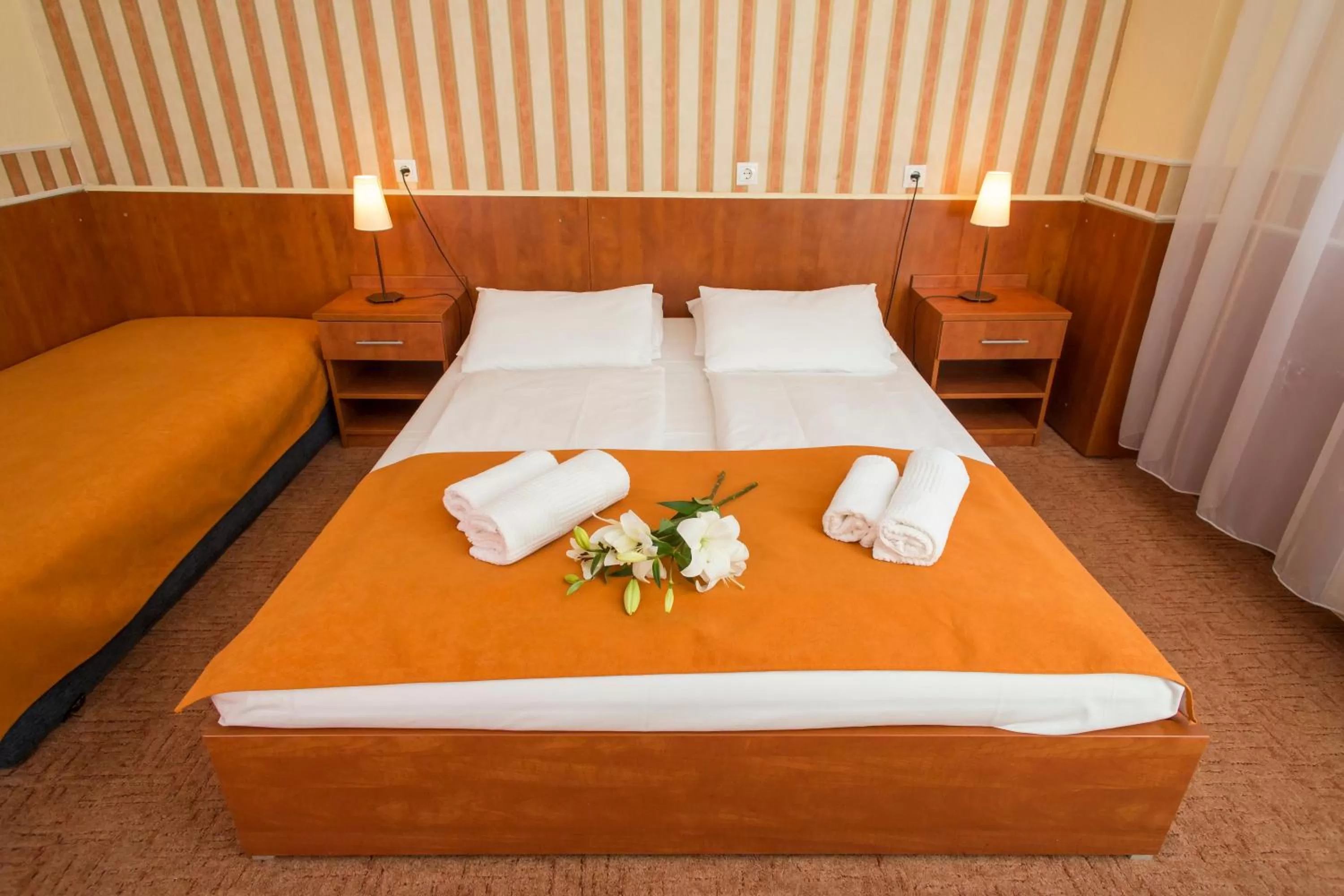 Bedroom, Bed in Atlantic Hotel