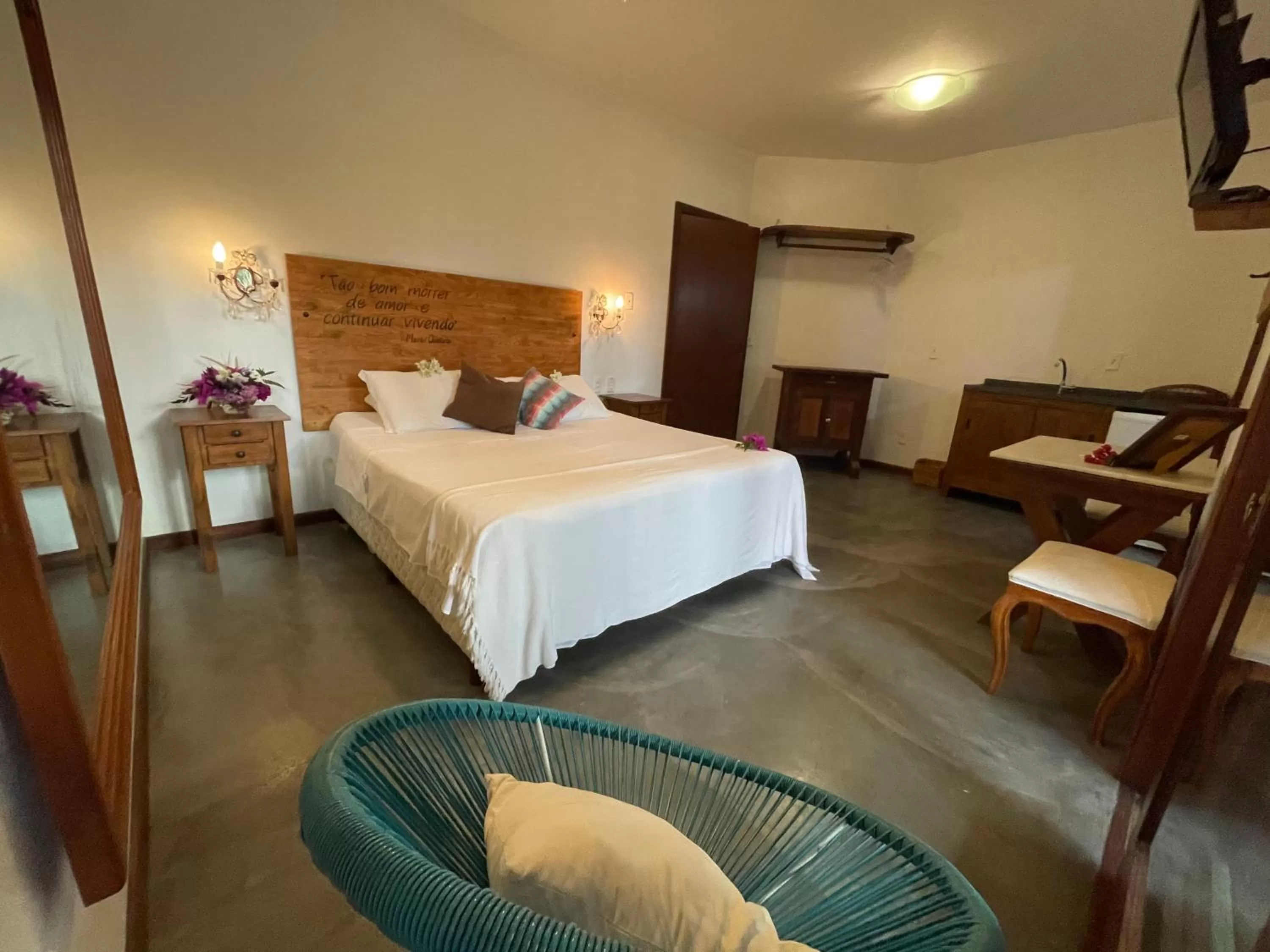 Photo of the whole room, Bed in Pousada Santarina