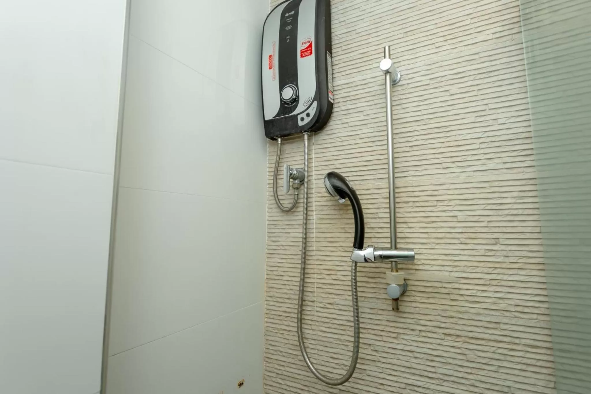 Bathroom in Honey Inn Pattaya