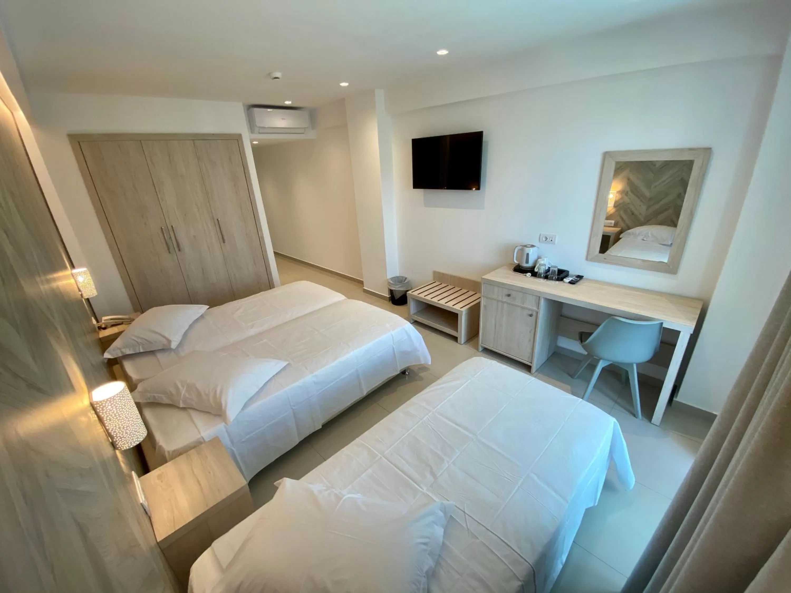 TV and multimedia, Bed in Agrelli Hotel & Suites