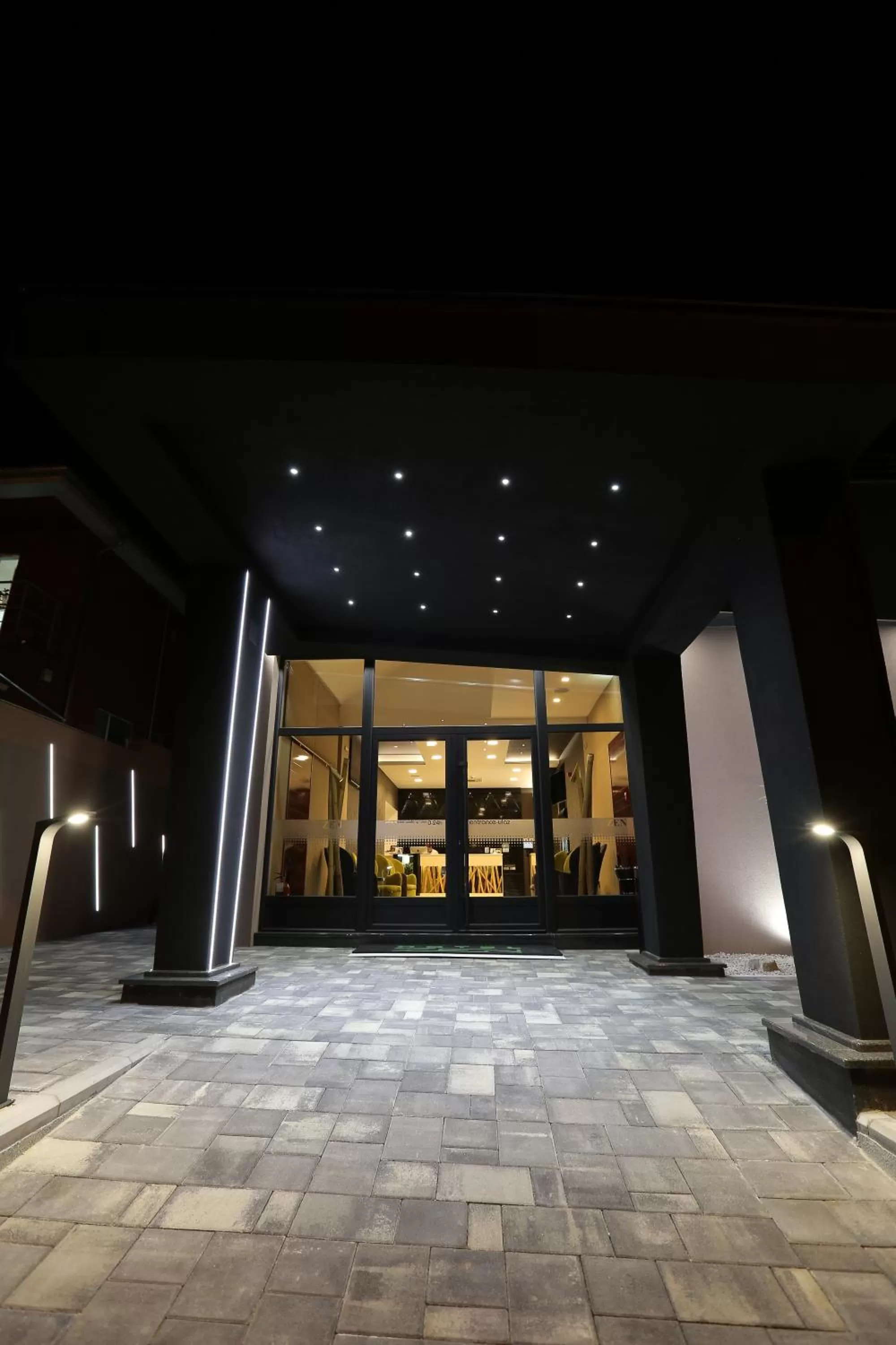 Property building in Garni Hotel Zen free parking