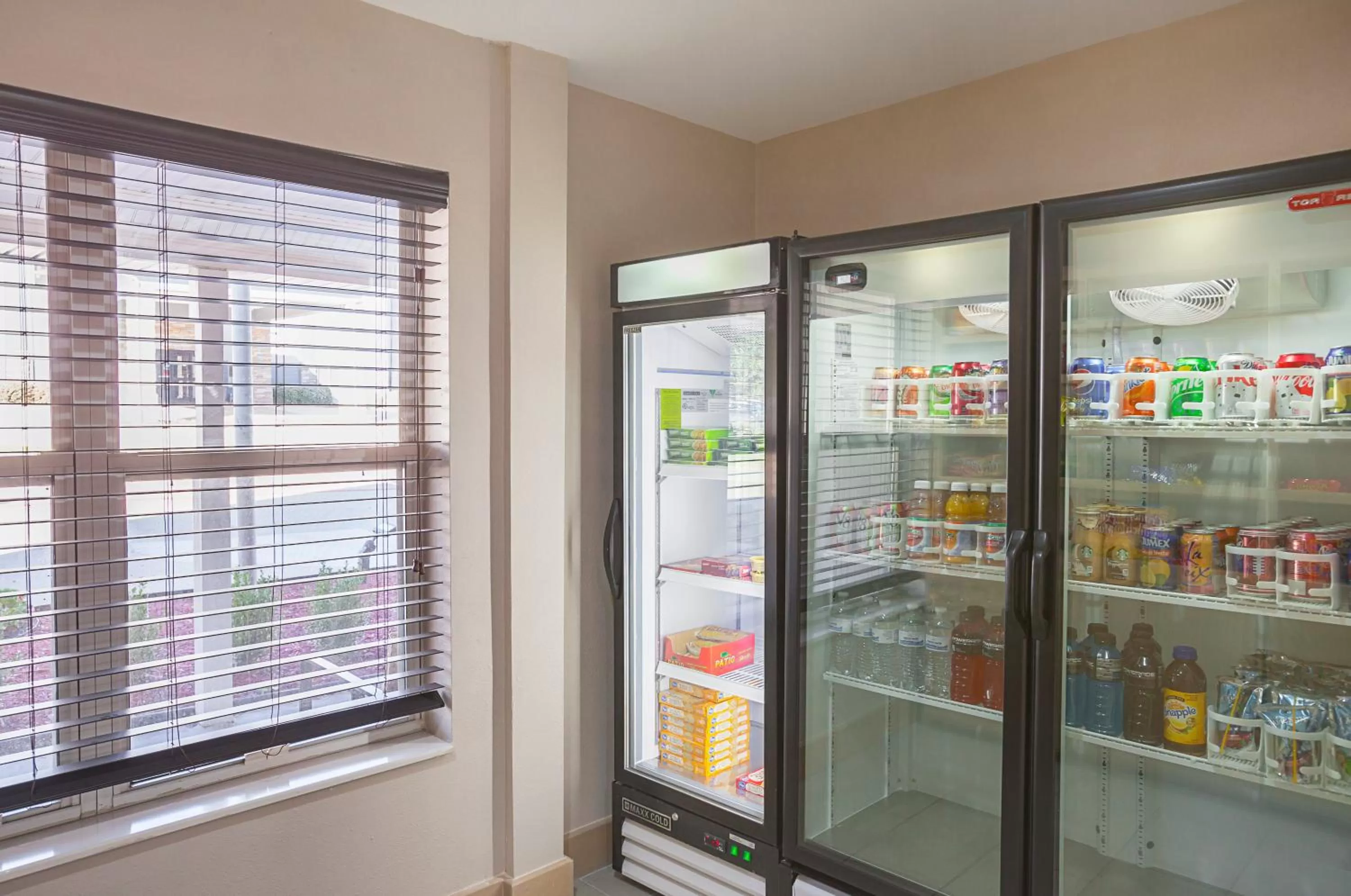 On-site shops in Country Inn & Suites by Radisson, Lewisville, TX