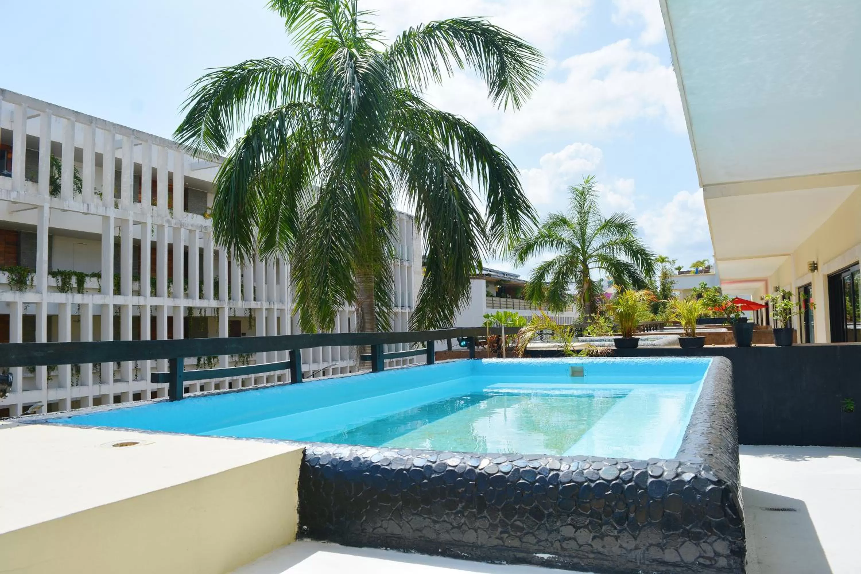 Swimming Pool in Aldea Thai