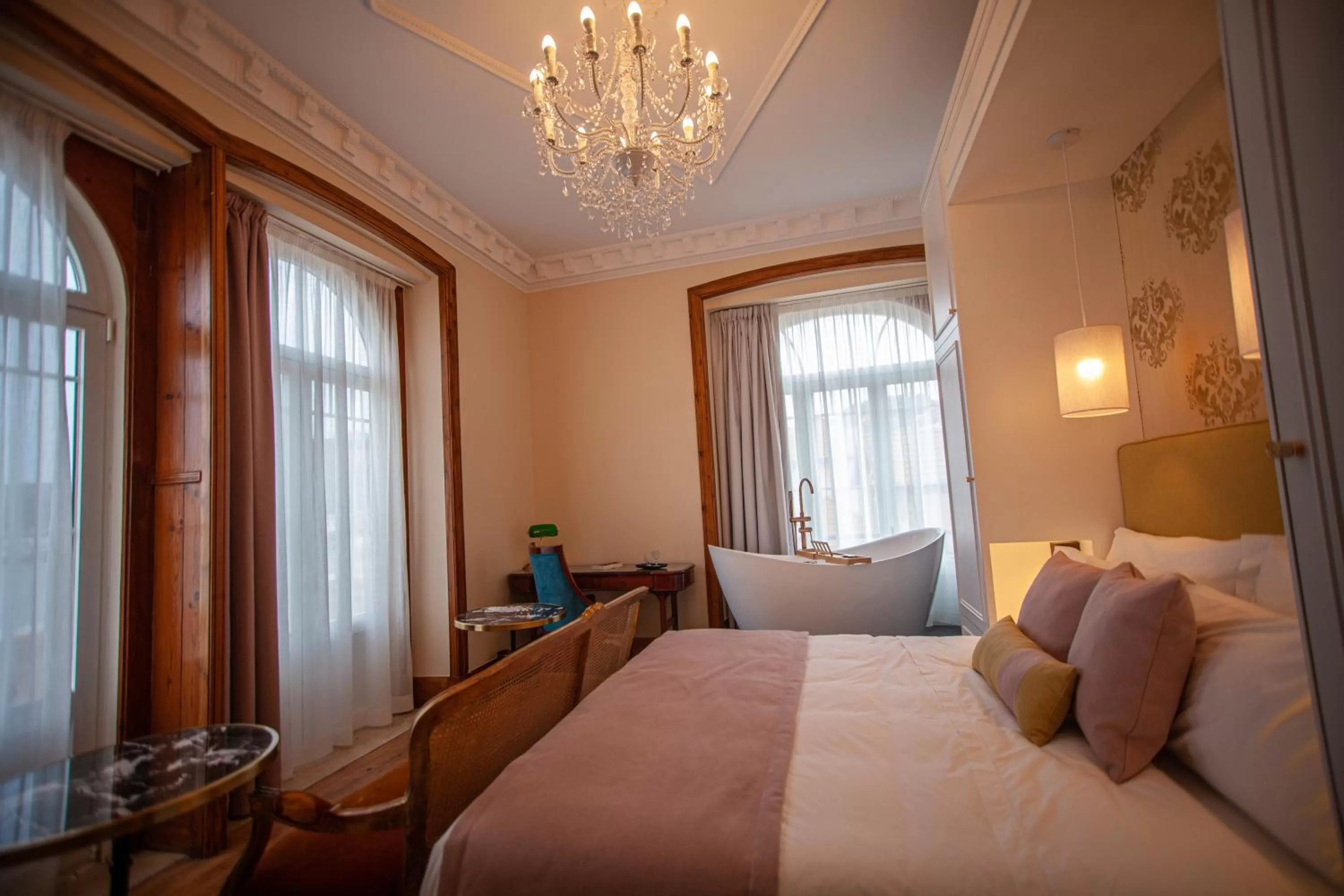 Photo of the whole room, Bed in Storytellers Palace