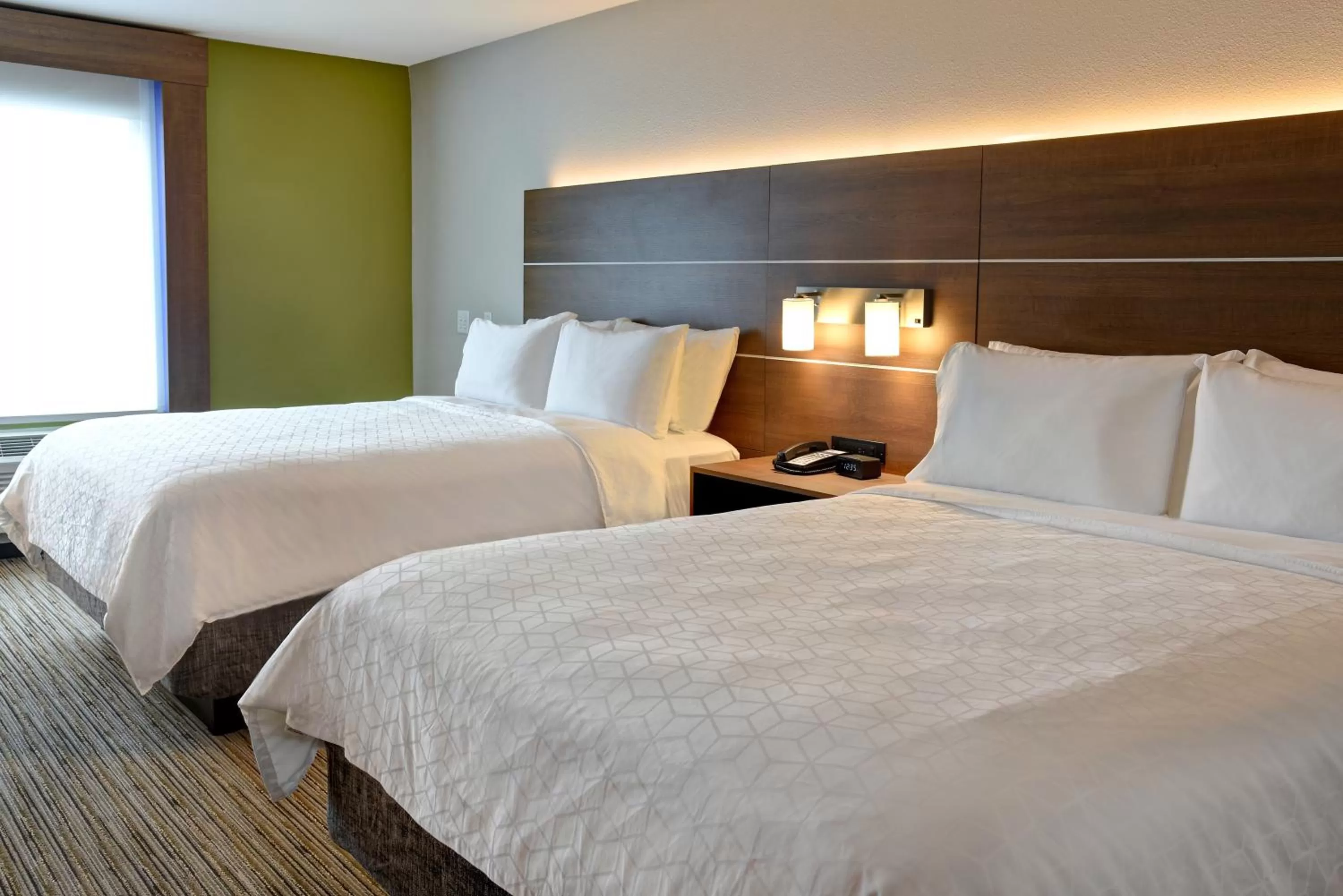 Bed in Holiday Inn Express & Suites - Ottawa by IHG