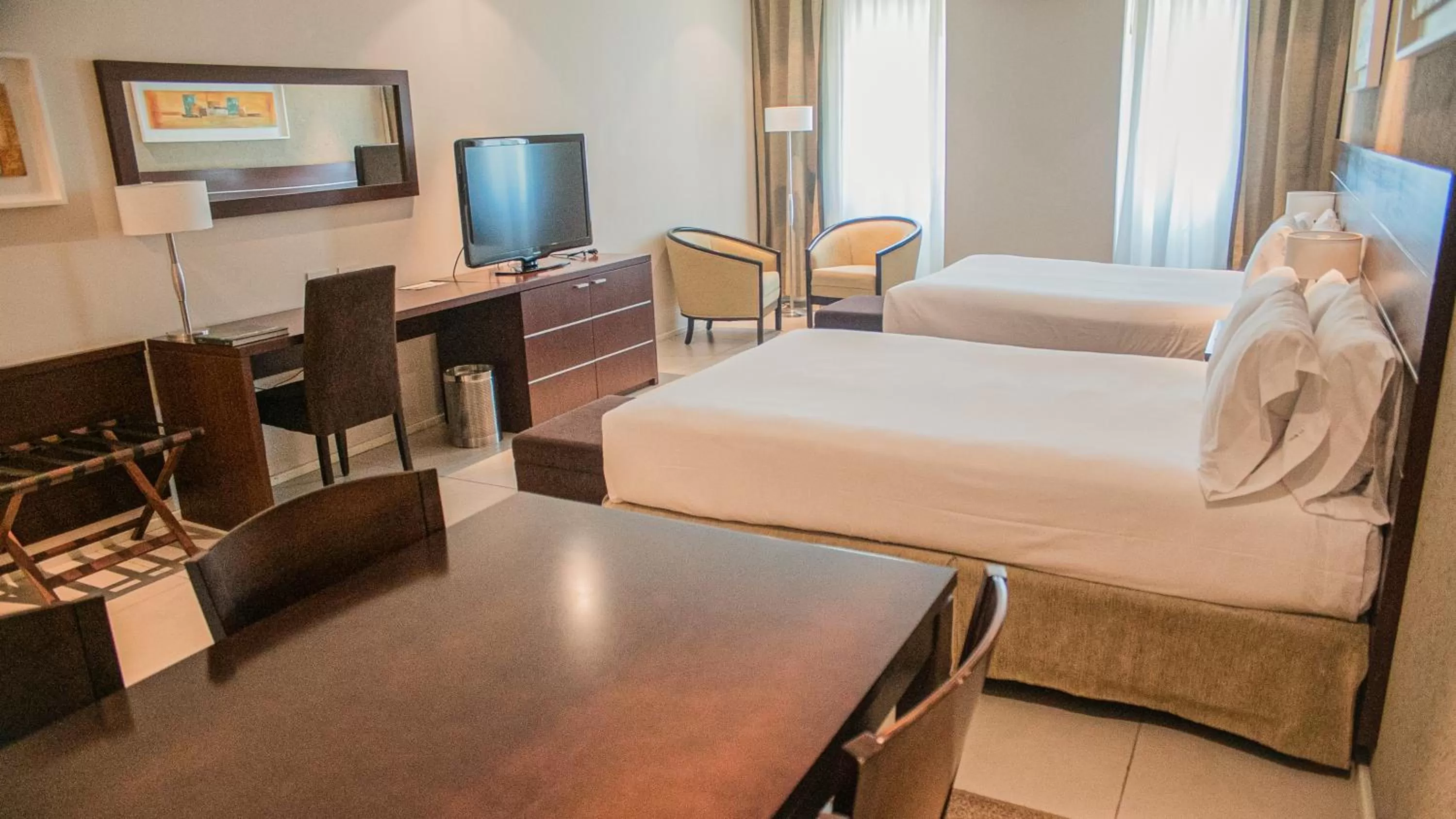 Photo of the whole room in Orfeo Suites Cordoba