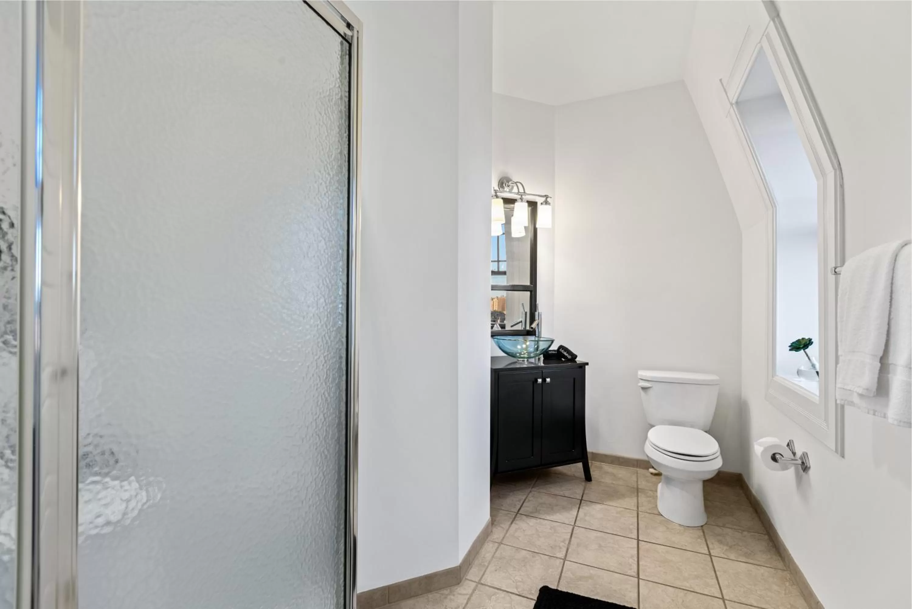 Shower, Bathroom in Brexton Hotel