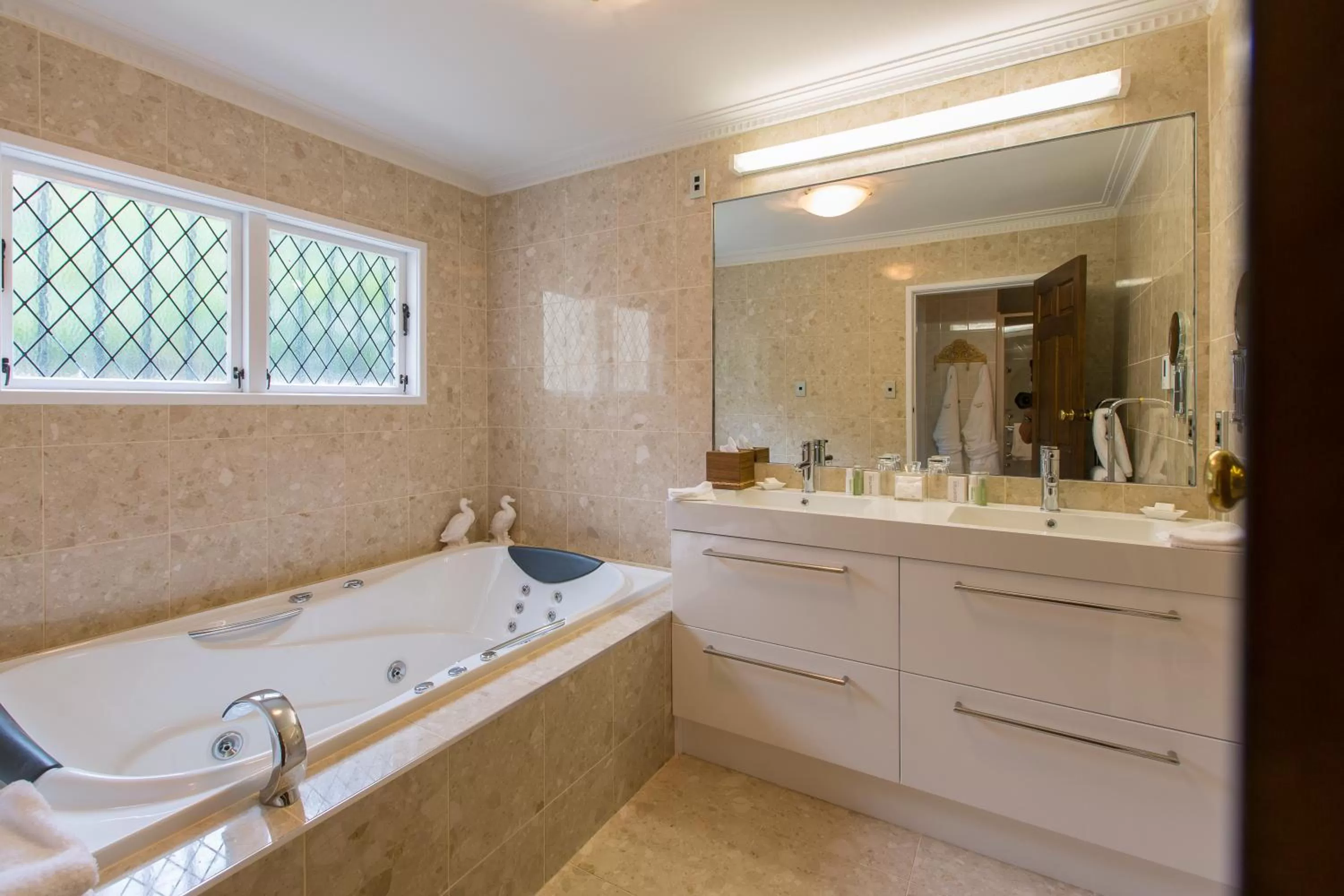 Shower in On The Point - Lake Rotorua