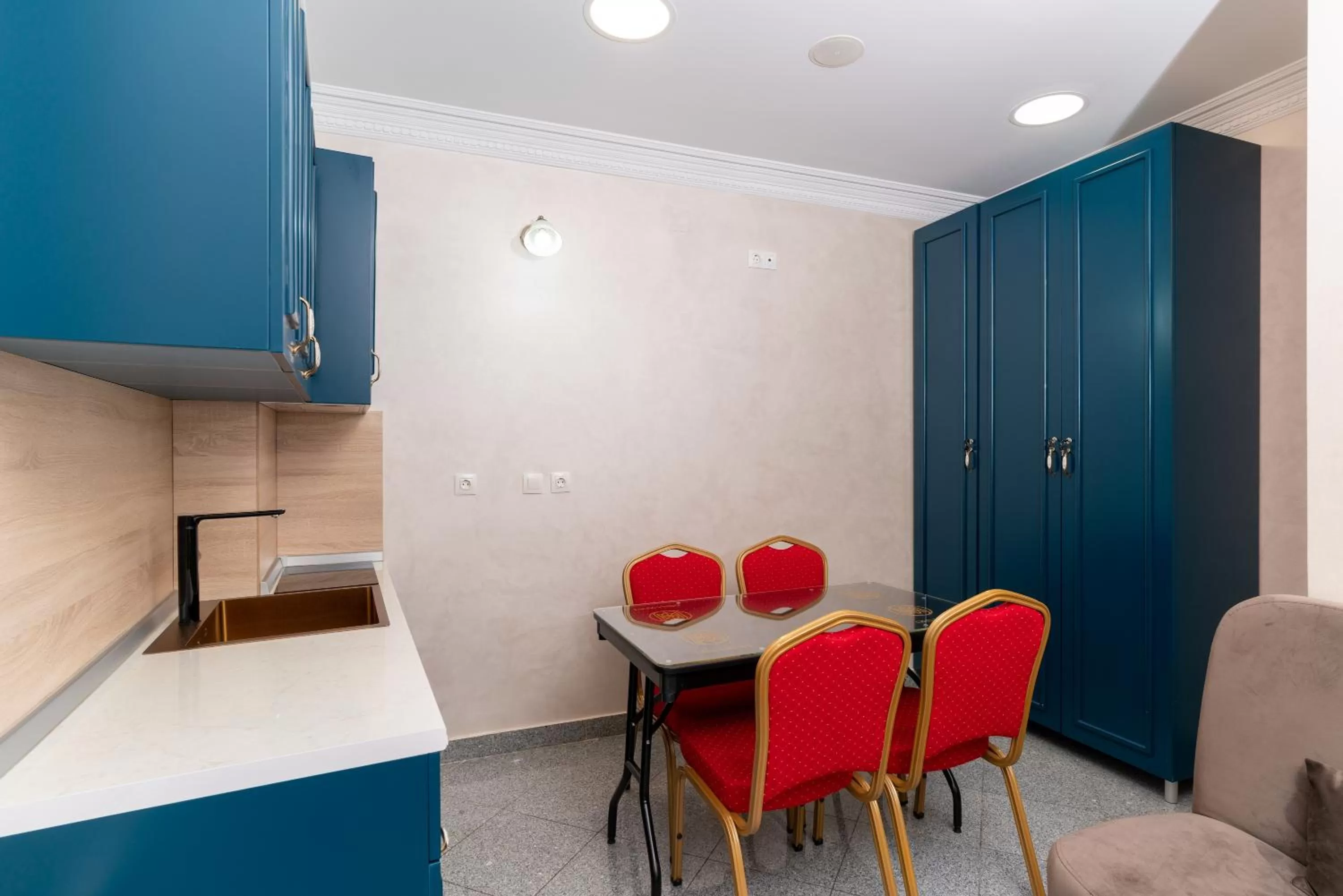 Kitchen or kitchenette in Ornament Hotel