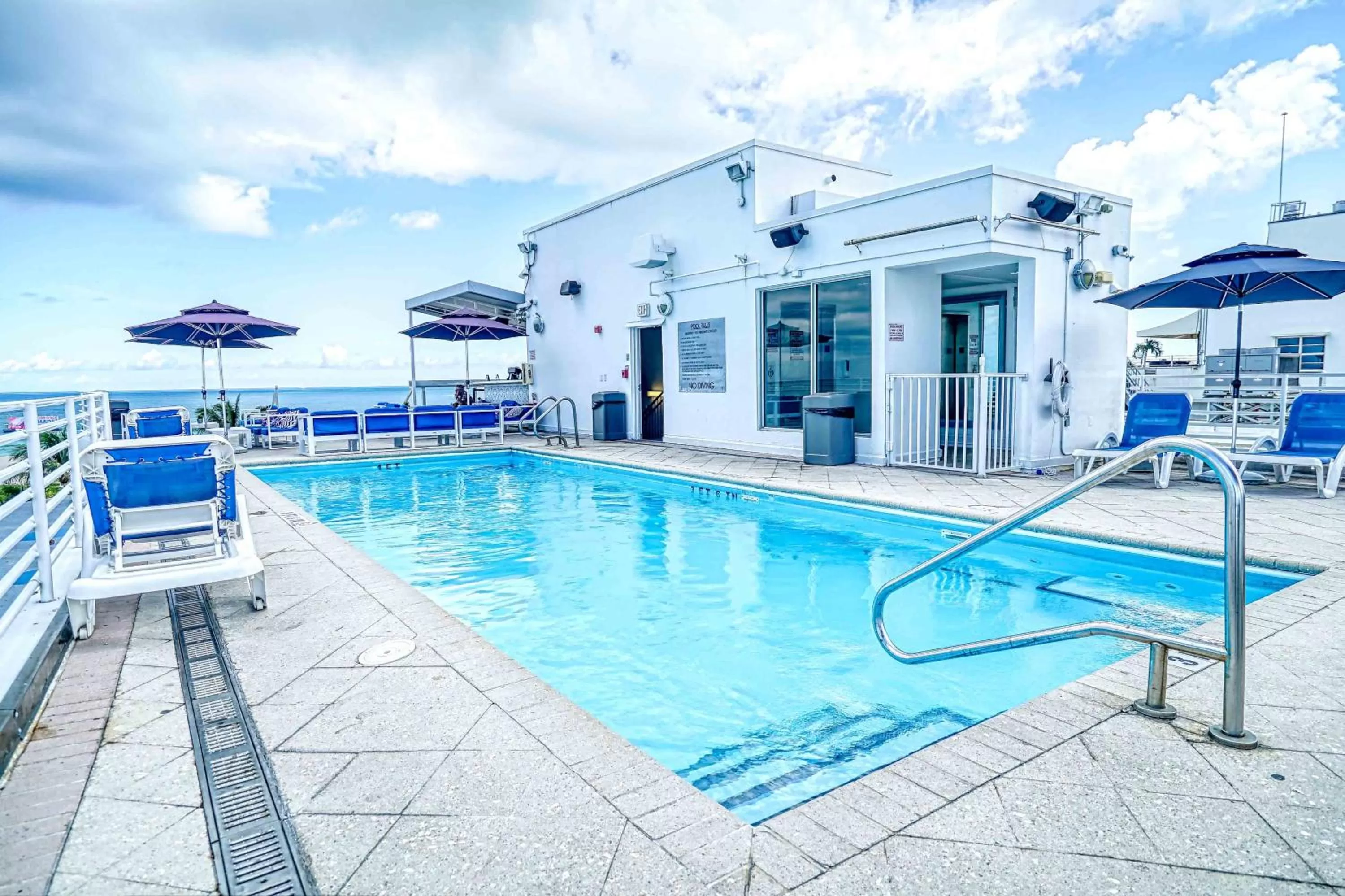 Swimming pool in Deluxe apartments at the Congress
