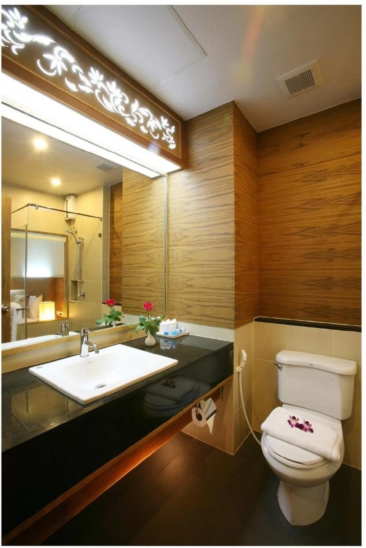 Toilet in Baan Saikao Plaza Hotel & Service Apartment