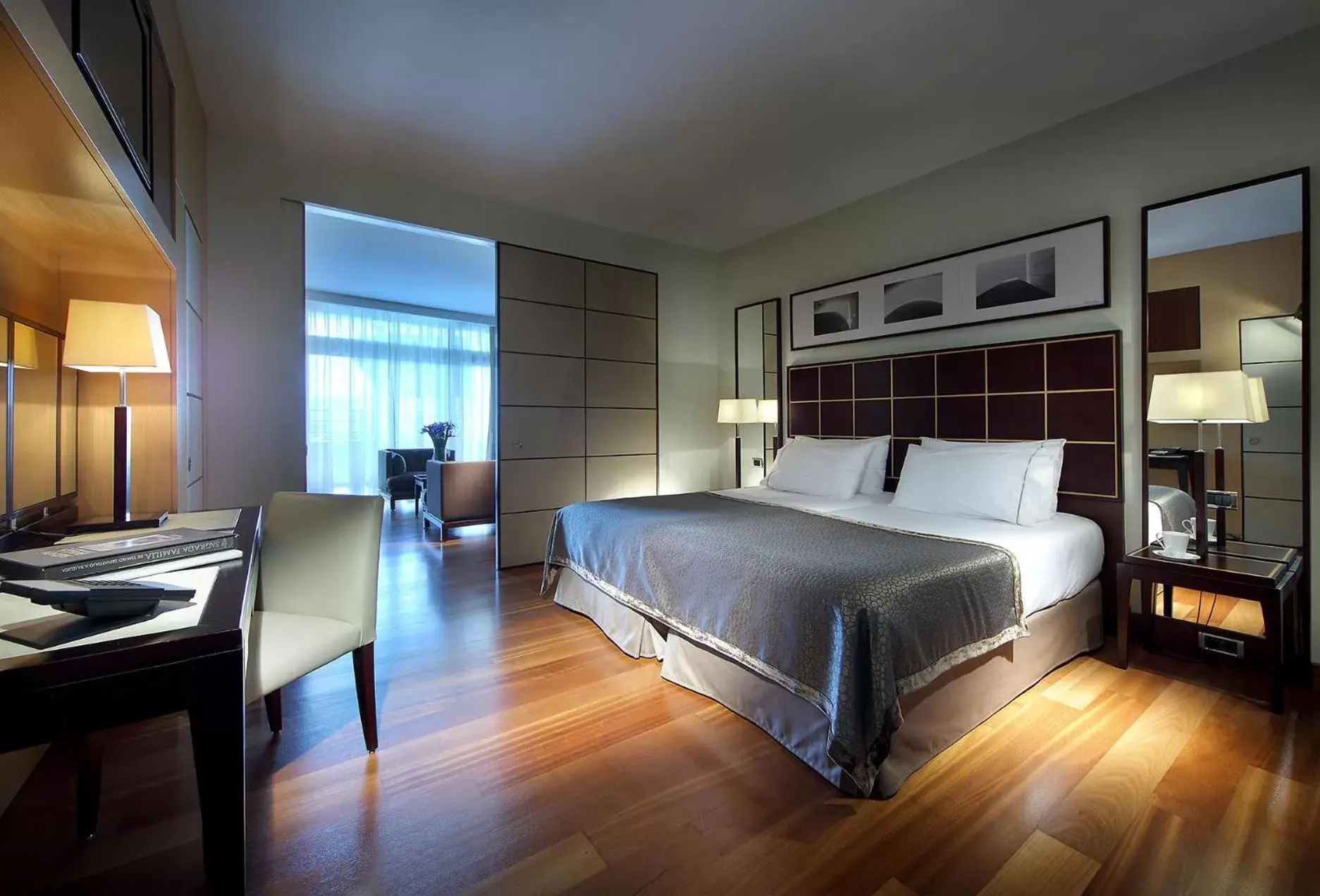 Suite with city view in Eurostars Grand Marina Hotel GL Suite with city view in Eurostars Grand Marina Hotel GL