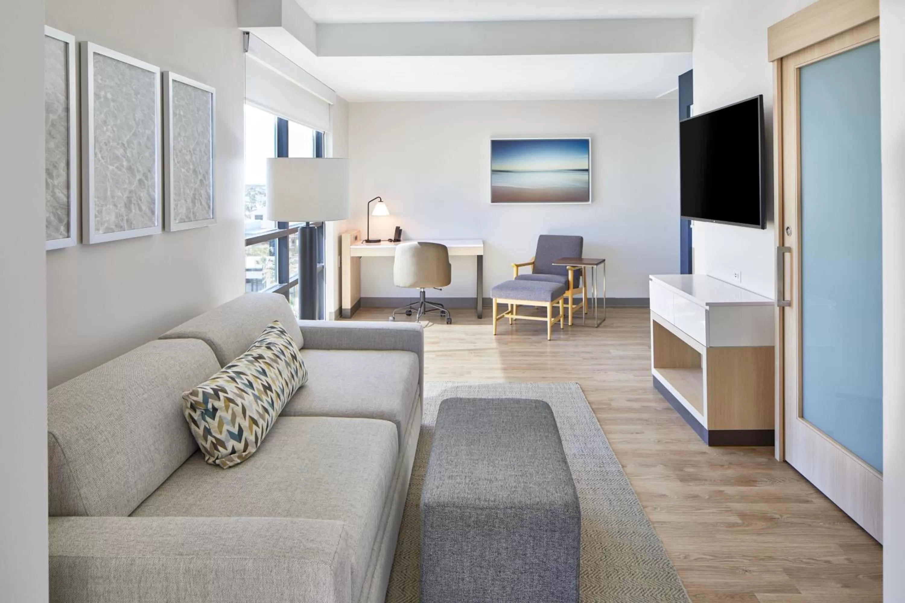 Living room in SpringHill Suites by Marriott Jacksonville Beach Oceanfront