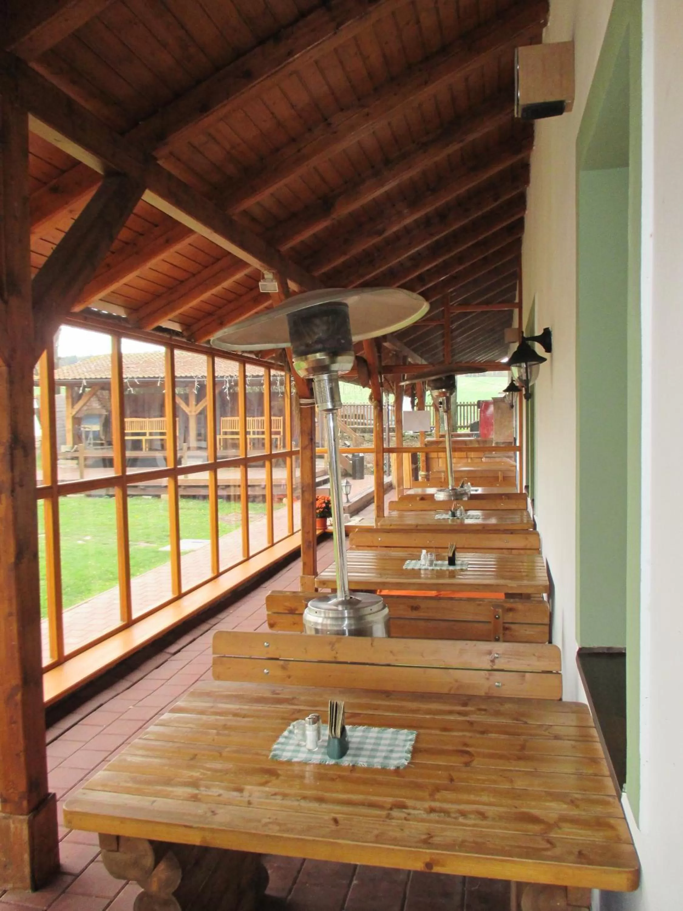 Restaurant/places to eat in Hotel Na Statku Mirošov