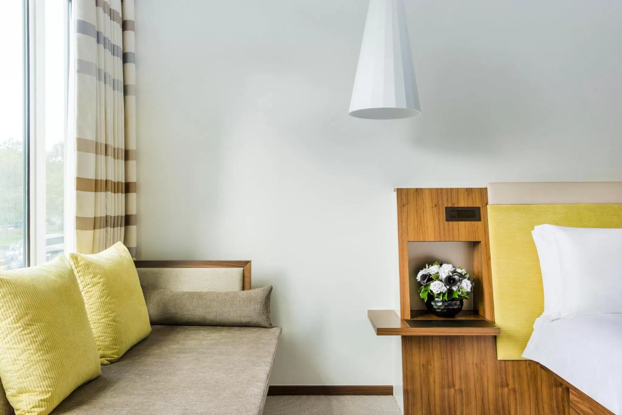 Photo of the whole room, Bed in COMO Metropolitan London