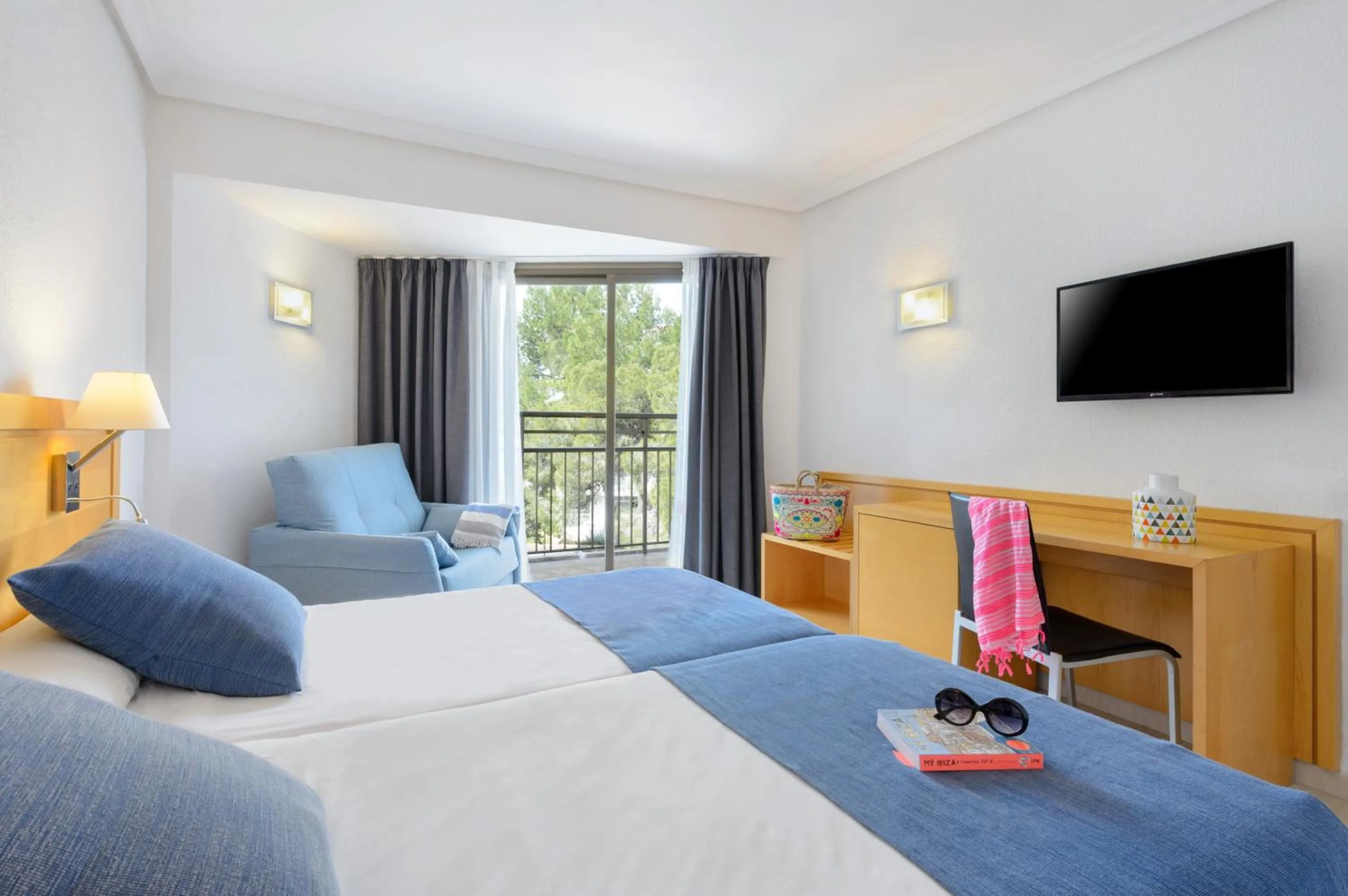 Bedroom, Bed in Hotel Vibra San Remo