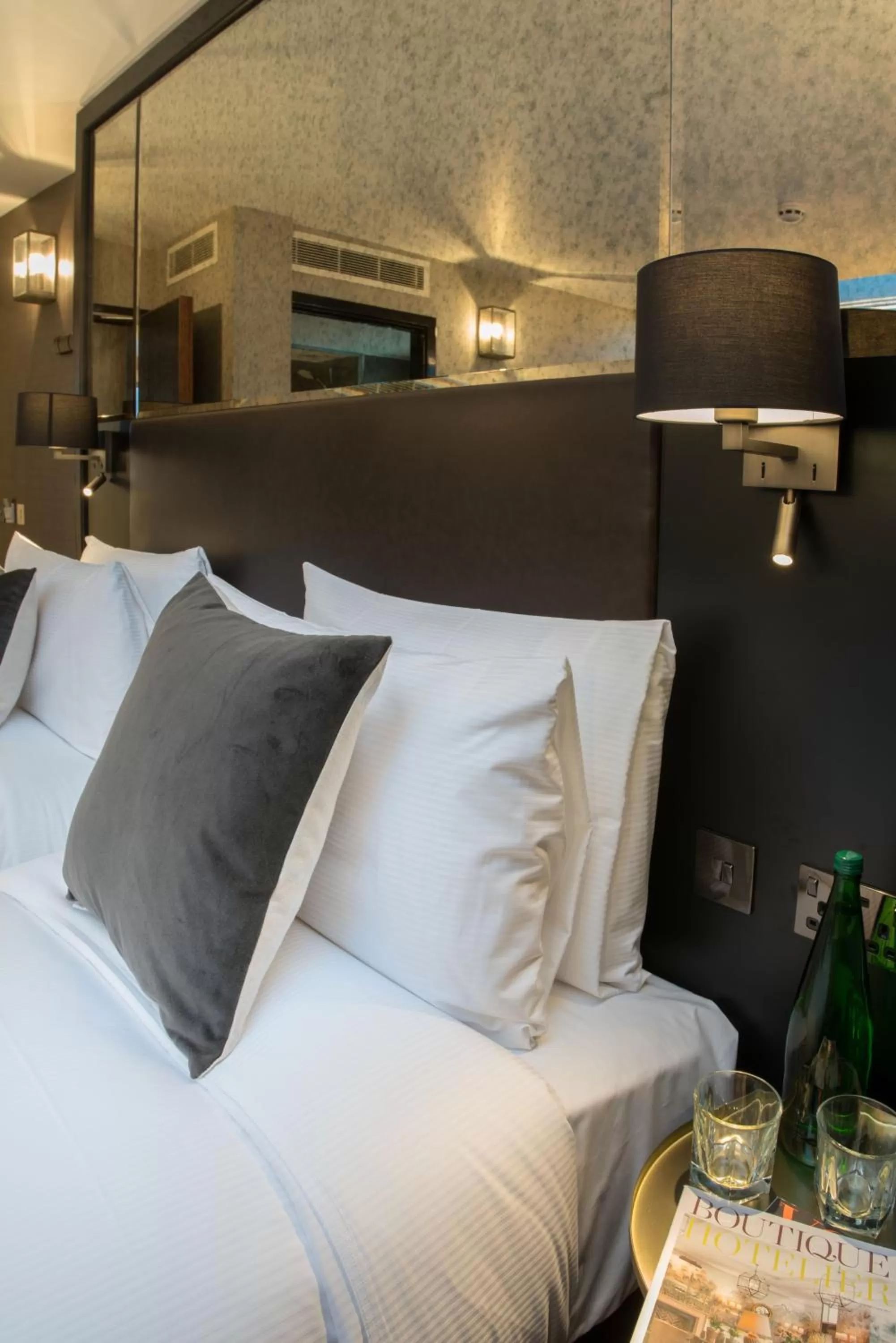 Bedroom, Bed in Camden Enterprise Hotel