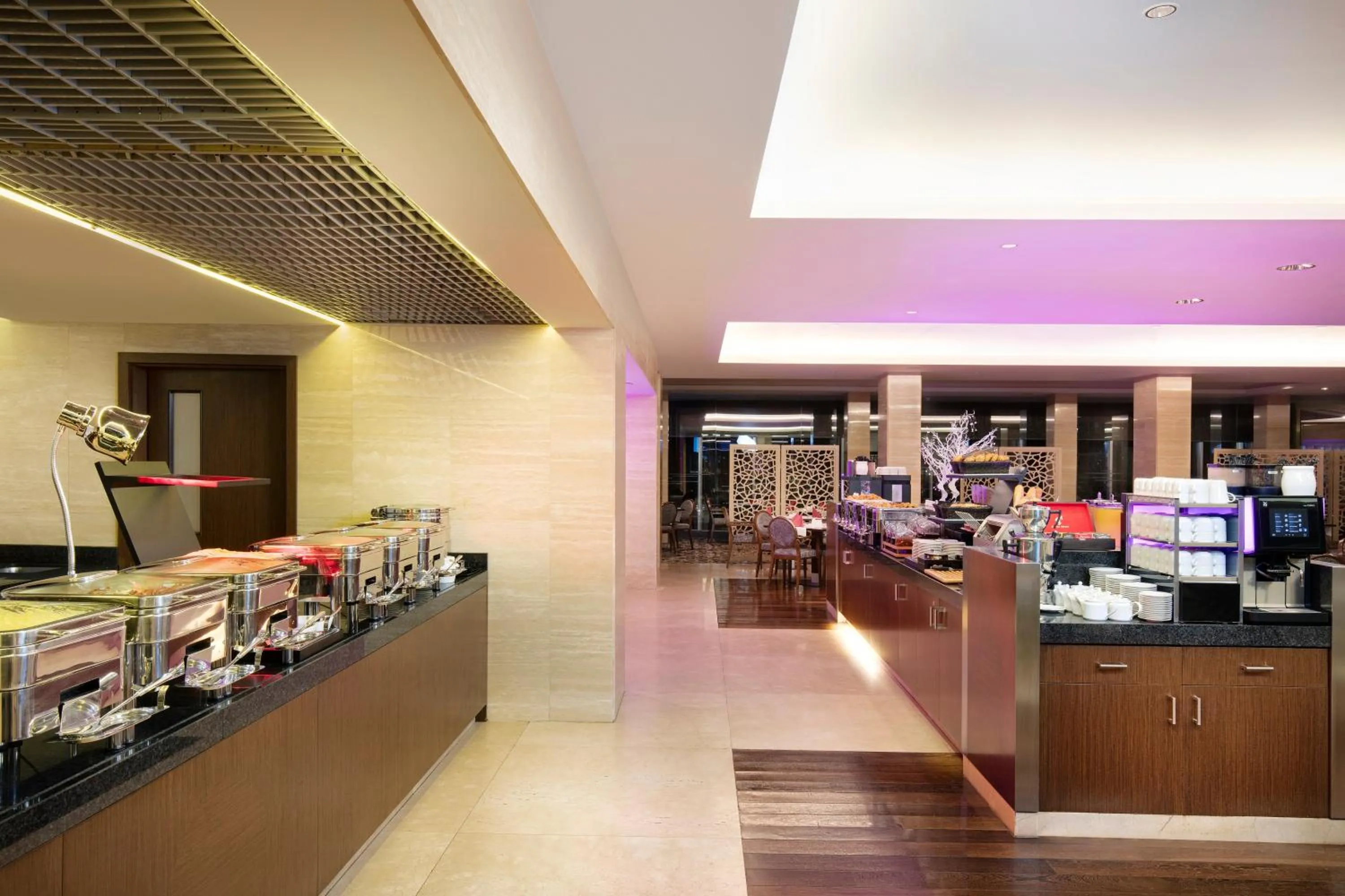 Restaurant/places to eat in Crowne Plaza Bucharest by IHG