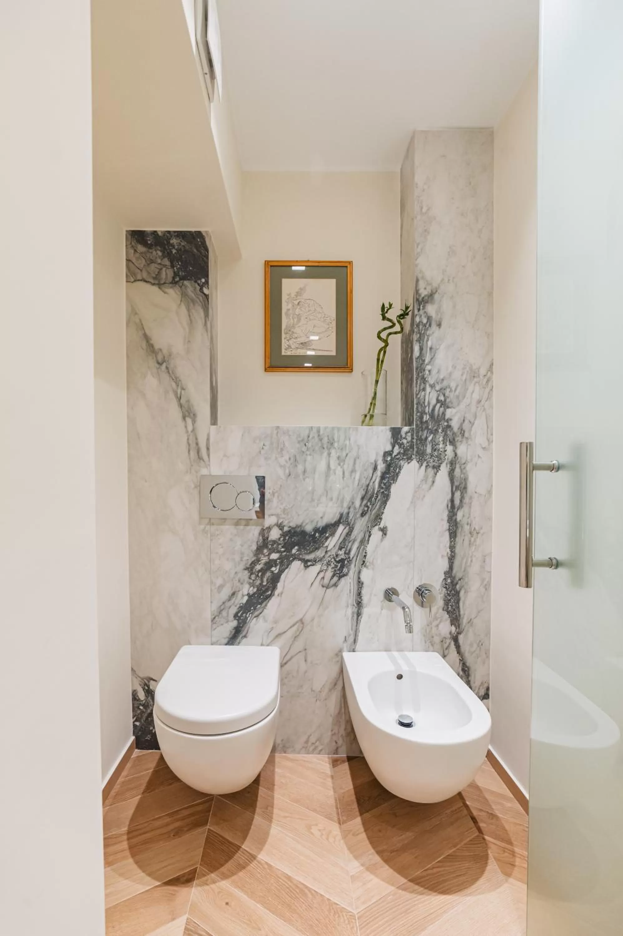 Toilet in Naxi Suites