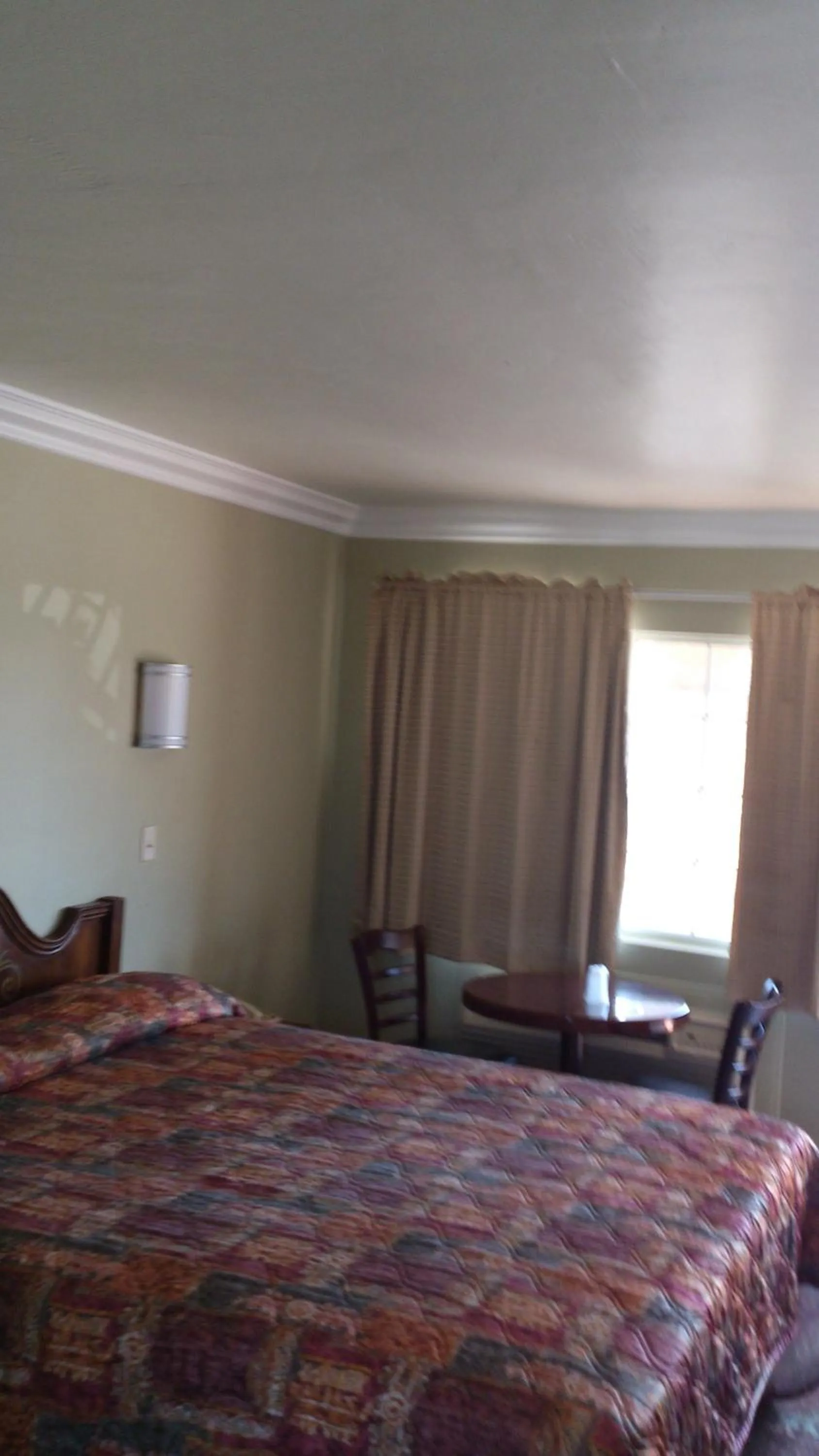 Bed in Santa Ana Travel Inn