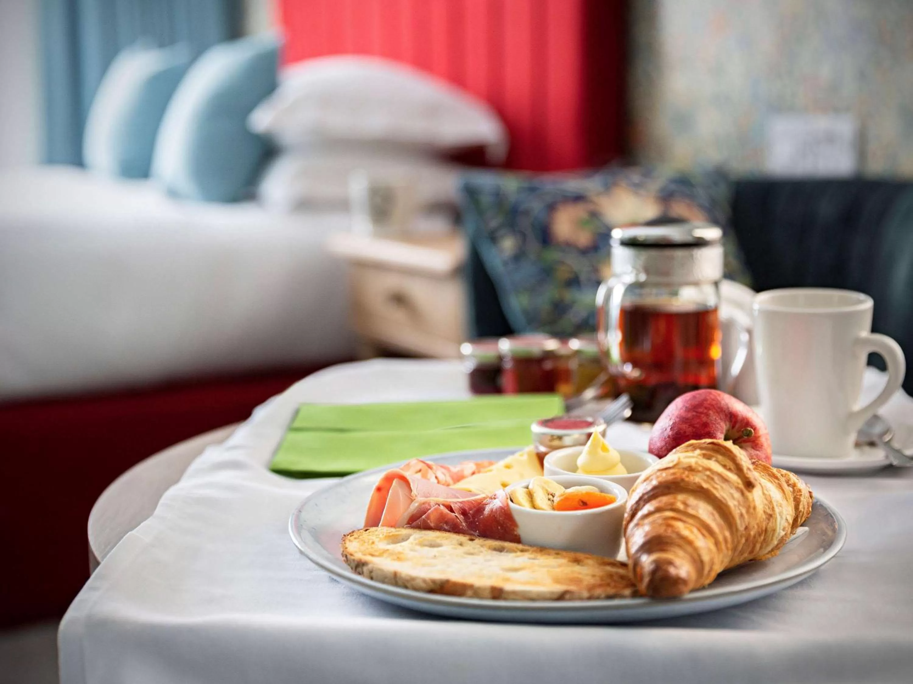 Restaurant/places to eat, Bed in Queens Hotel & Spa Bournemouth