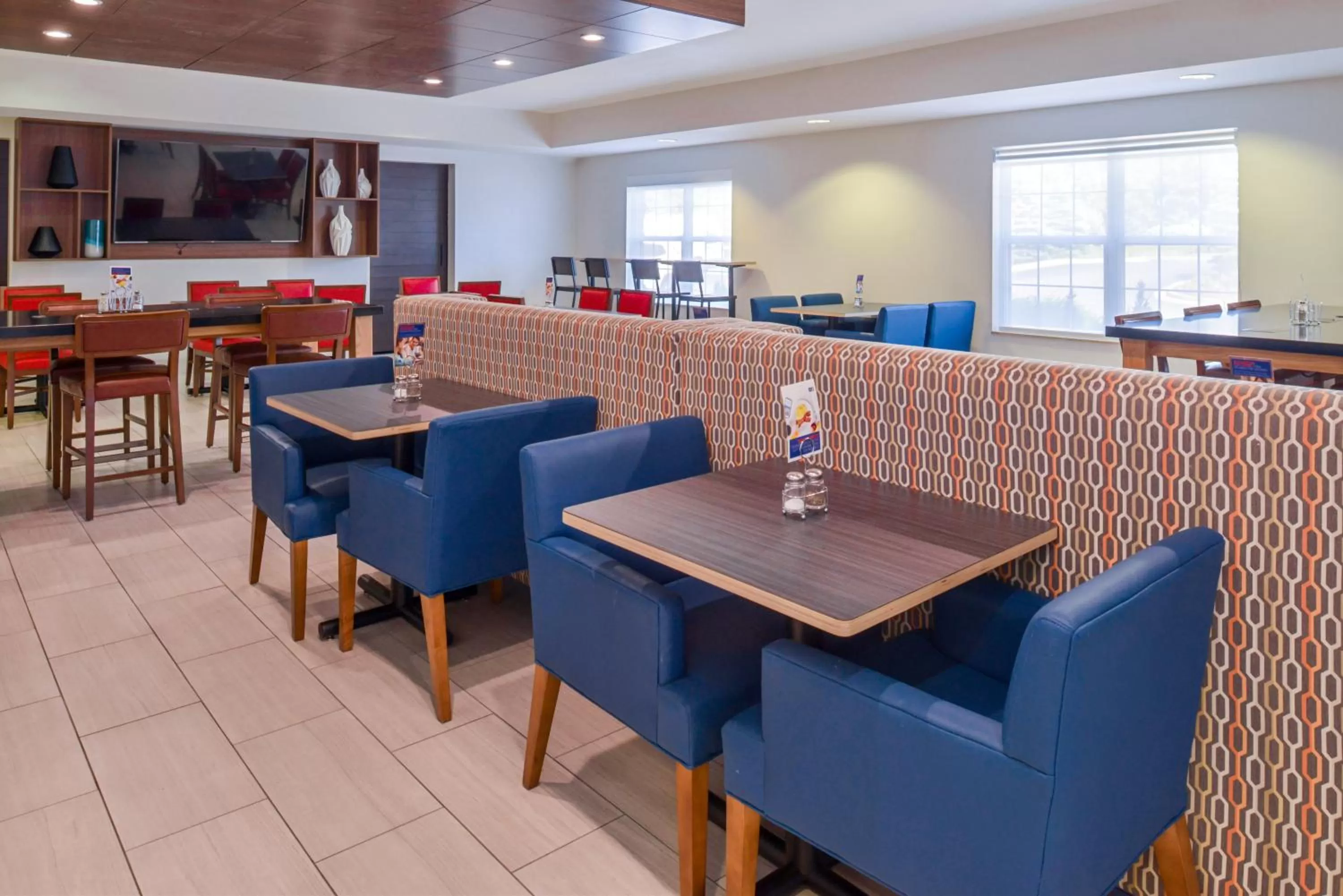Breakfast in Holiday Inn Express Hotel & Suites Southfield - Detroit by IHG