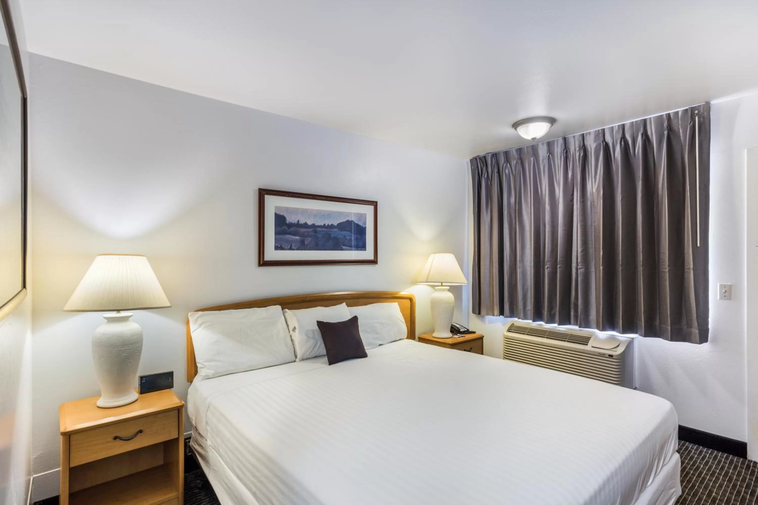 Bed in Knights Inn Yuma