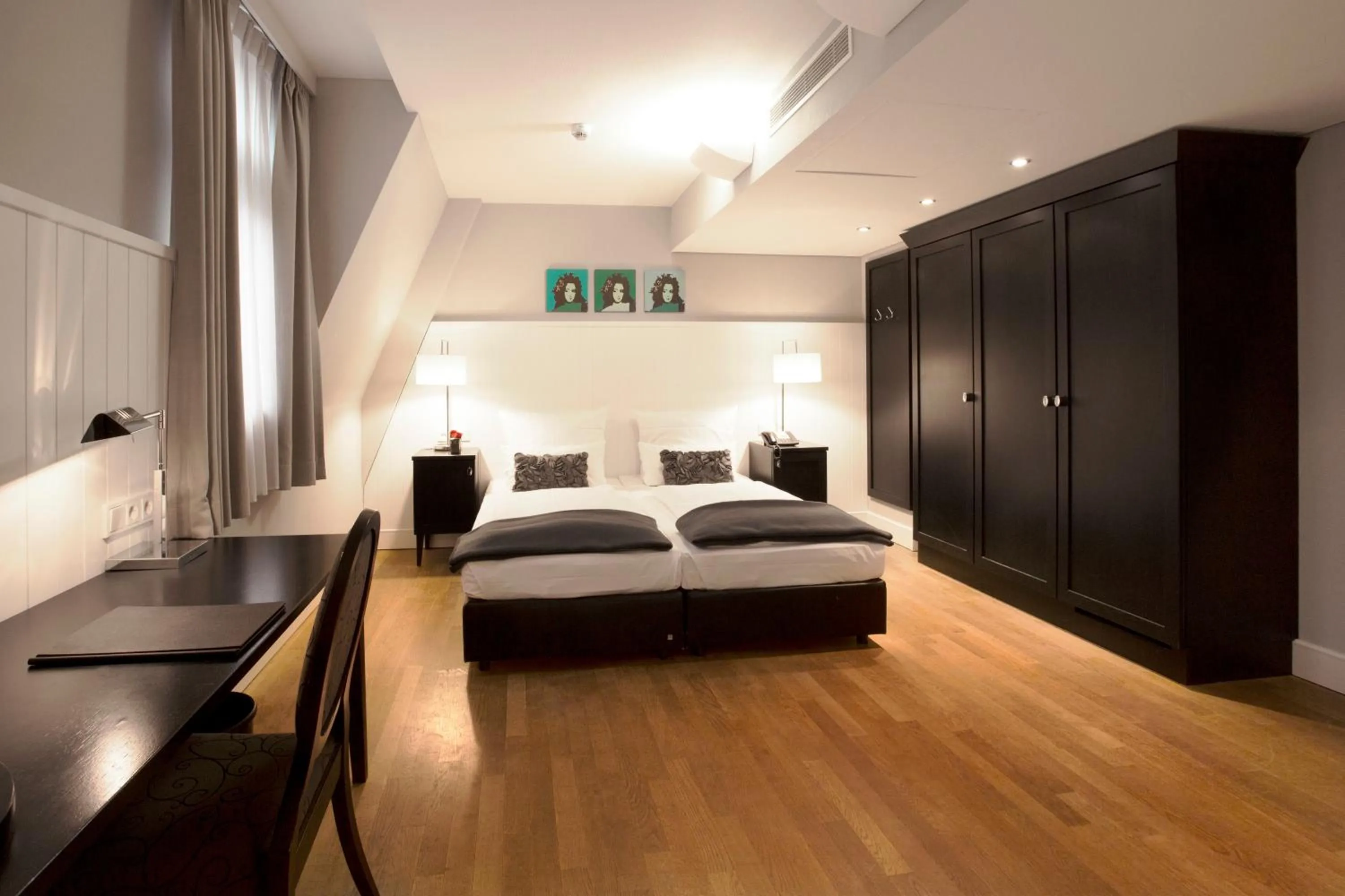 Photo of the whole room, Bed in Hotel Victoria