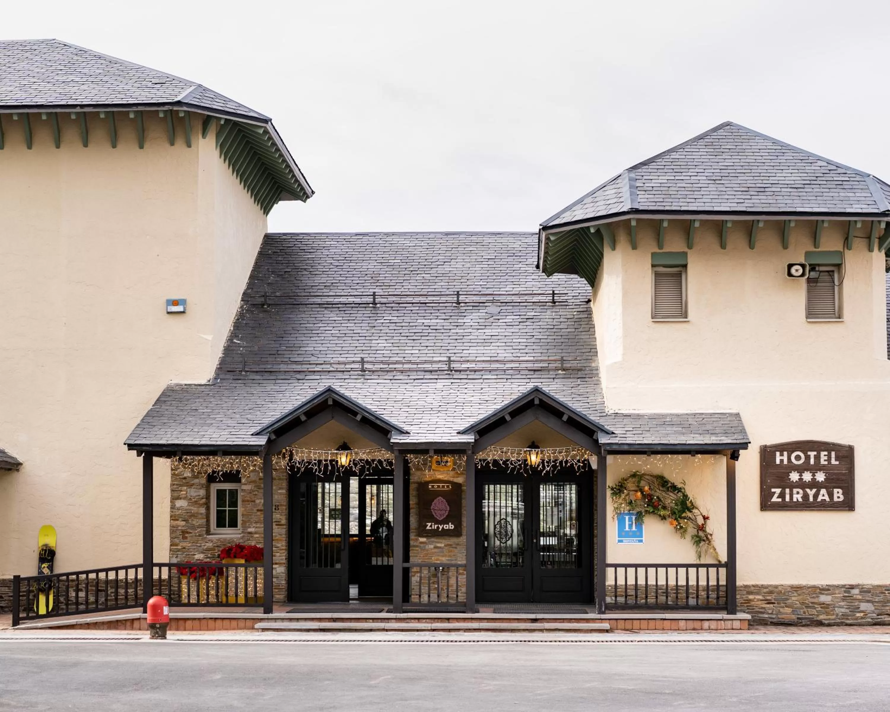 Property Building in Hotel Ziryab