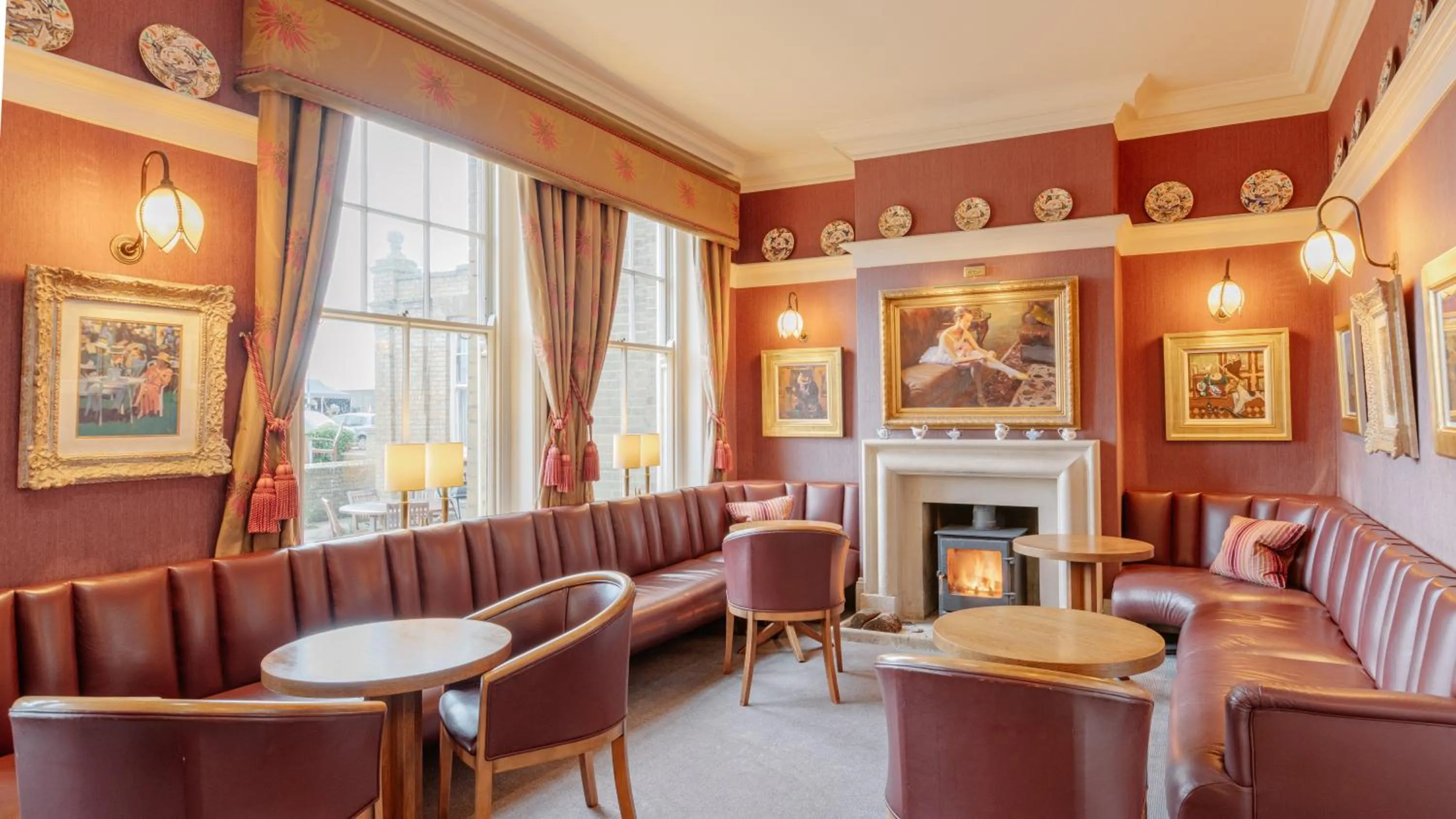 Restaurant/places to eat in Wentworth Hotel